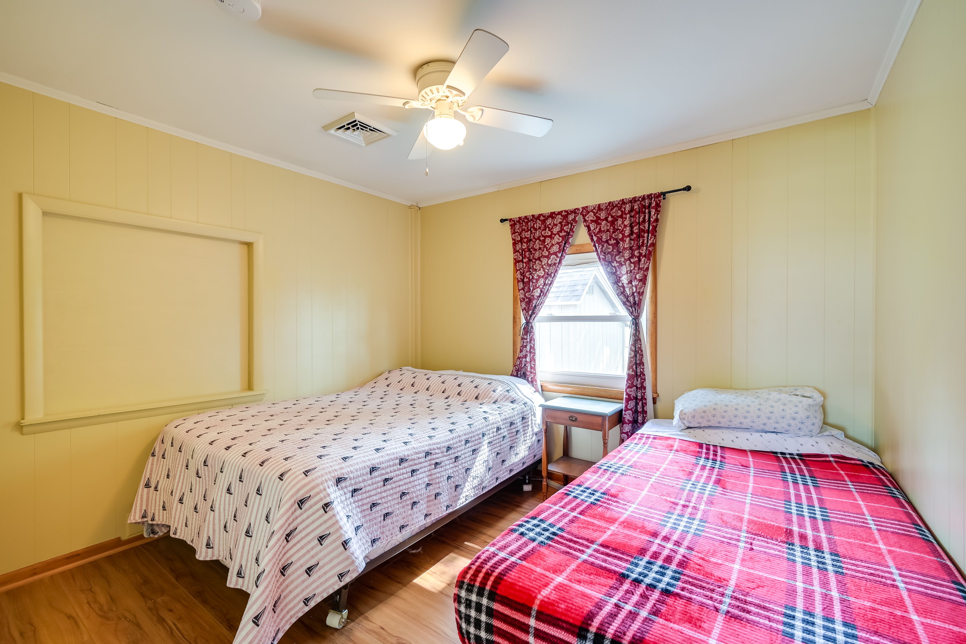 Bedroom 2 | Full Bed | Twin Bed