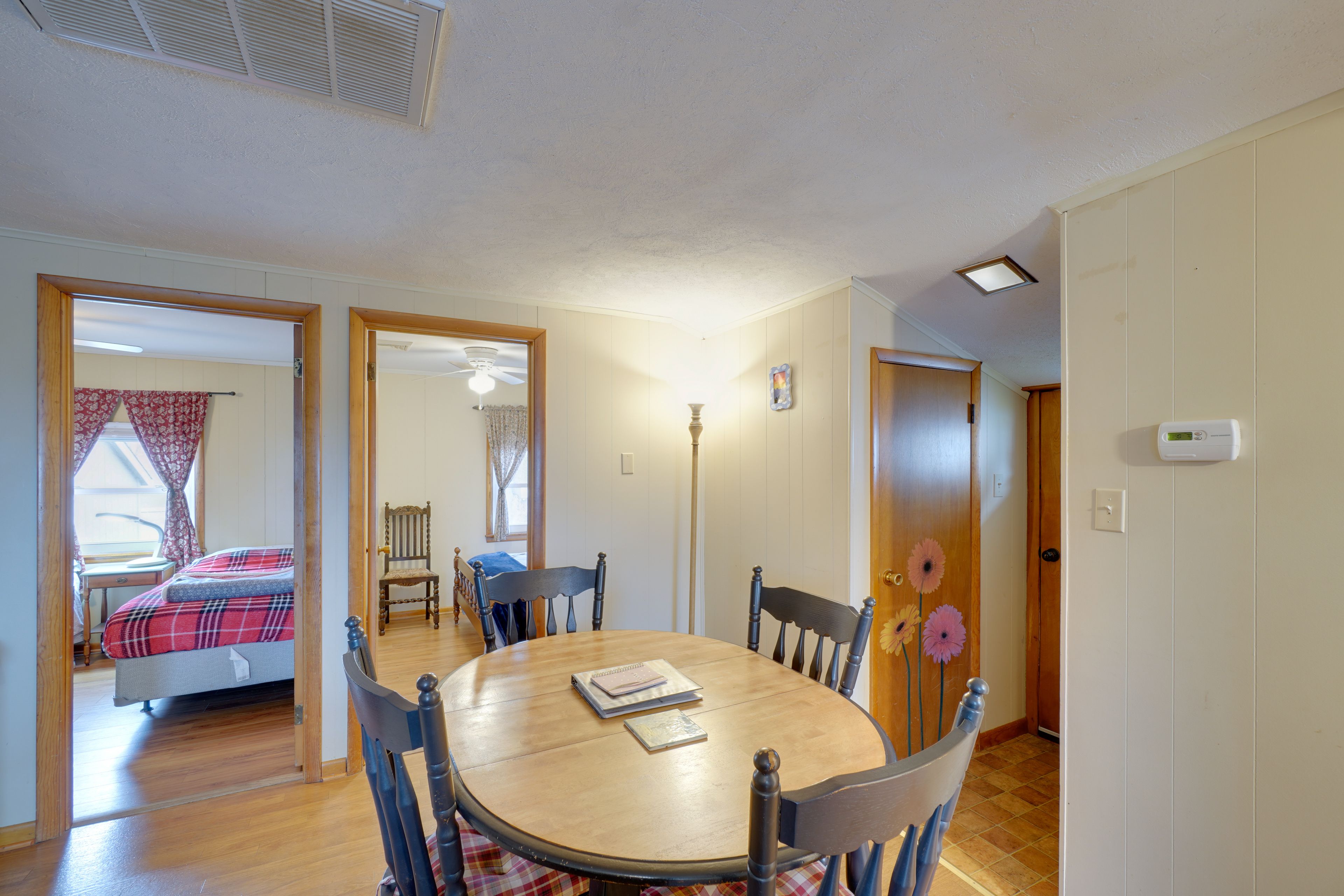 Dining Area | Dishes & Flatware Provided