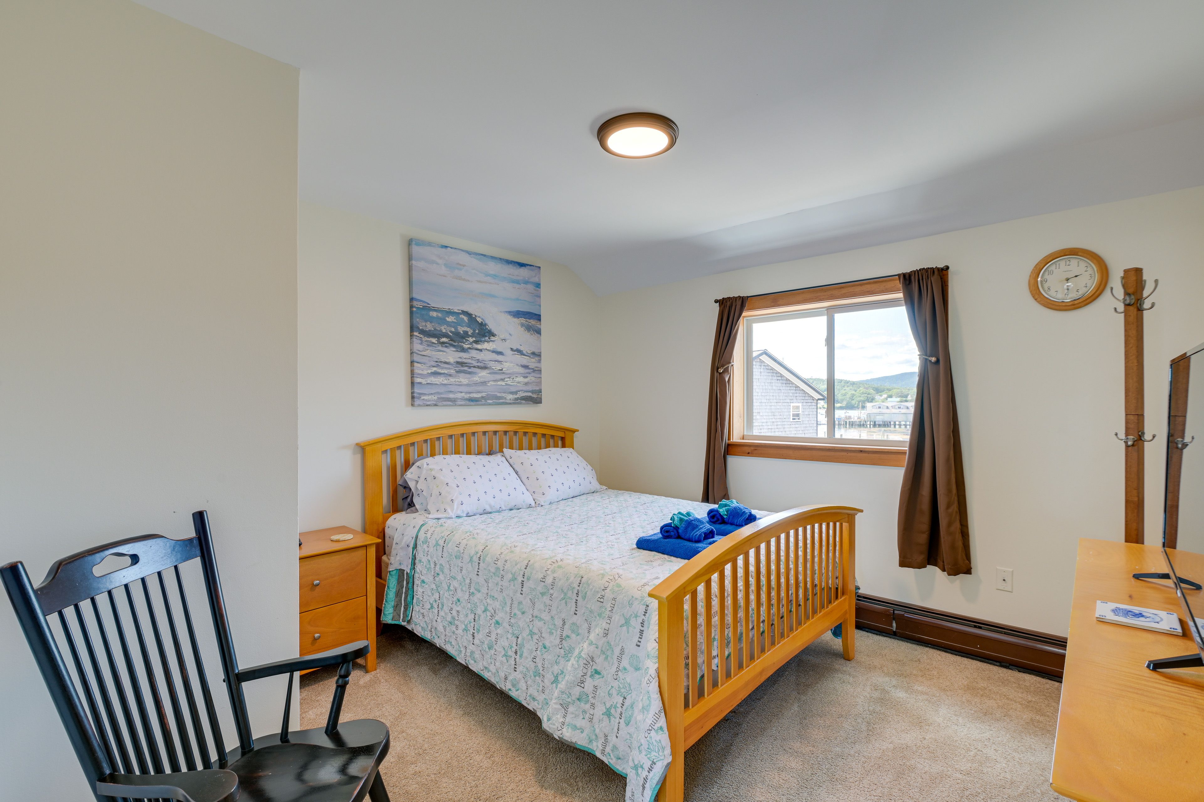 Bedroom 1 | Queen Bed