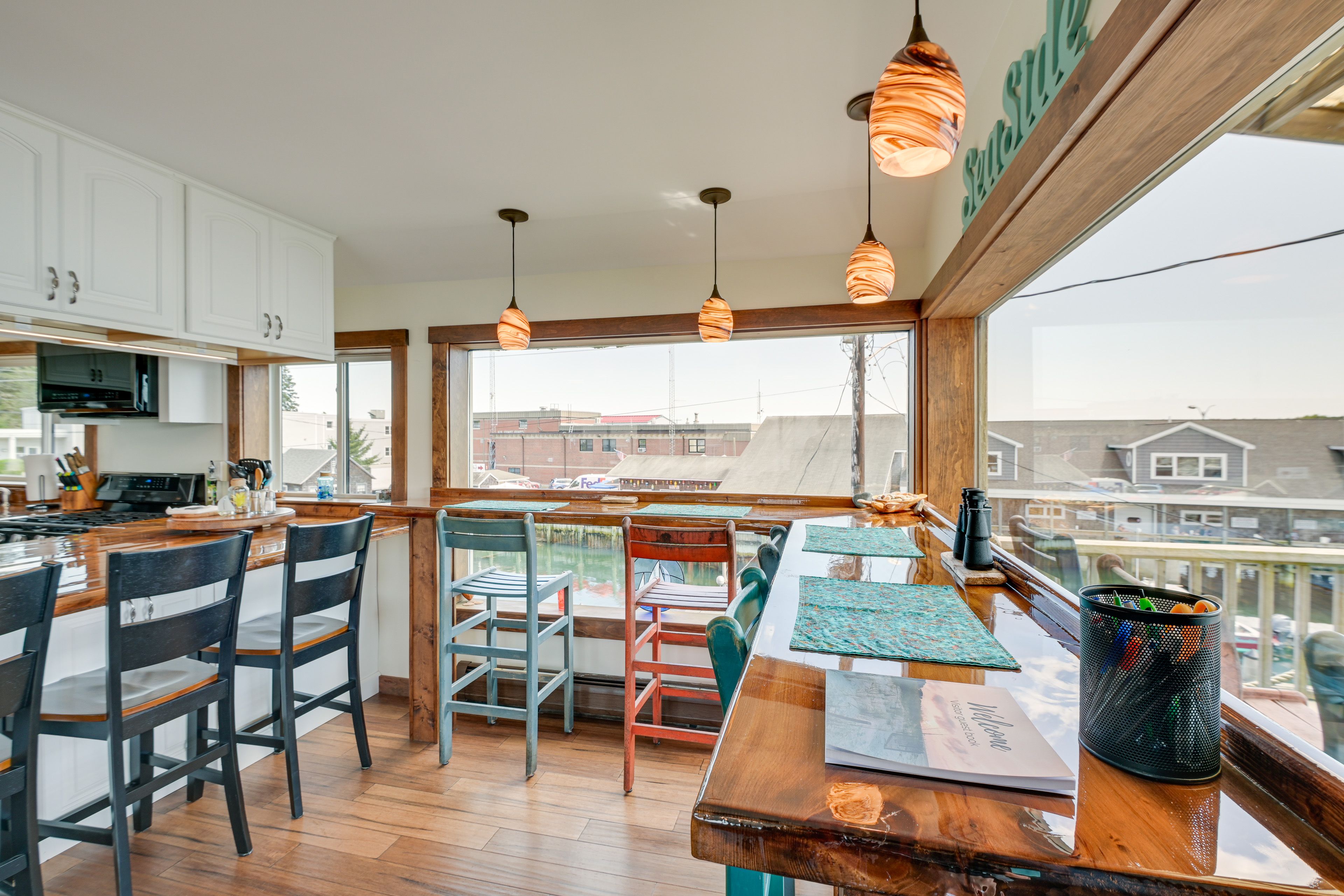 Dining Area | Dishware & Flatware Provided