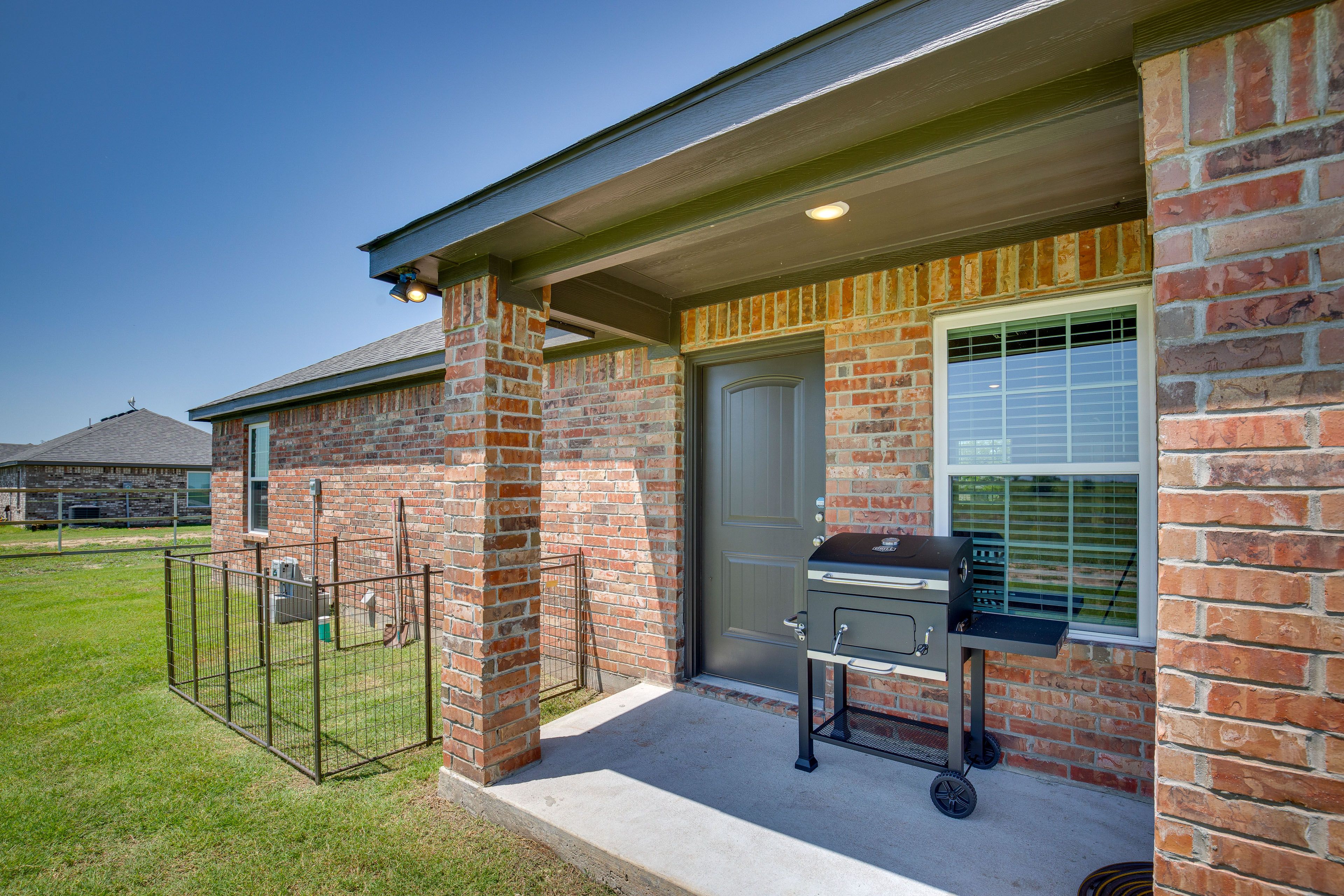Private Backyard Area | Gas Grill | Community Marina