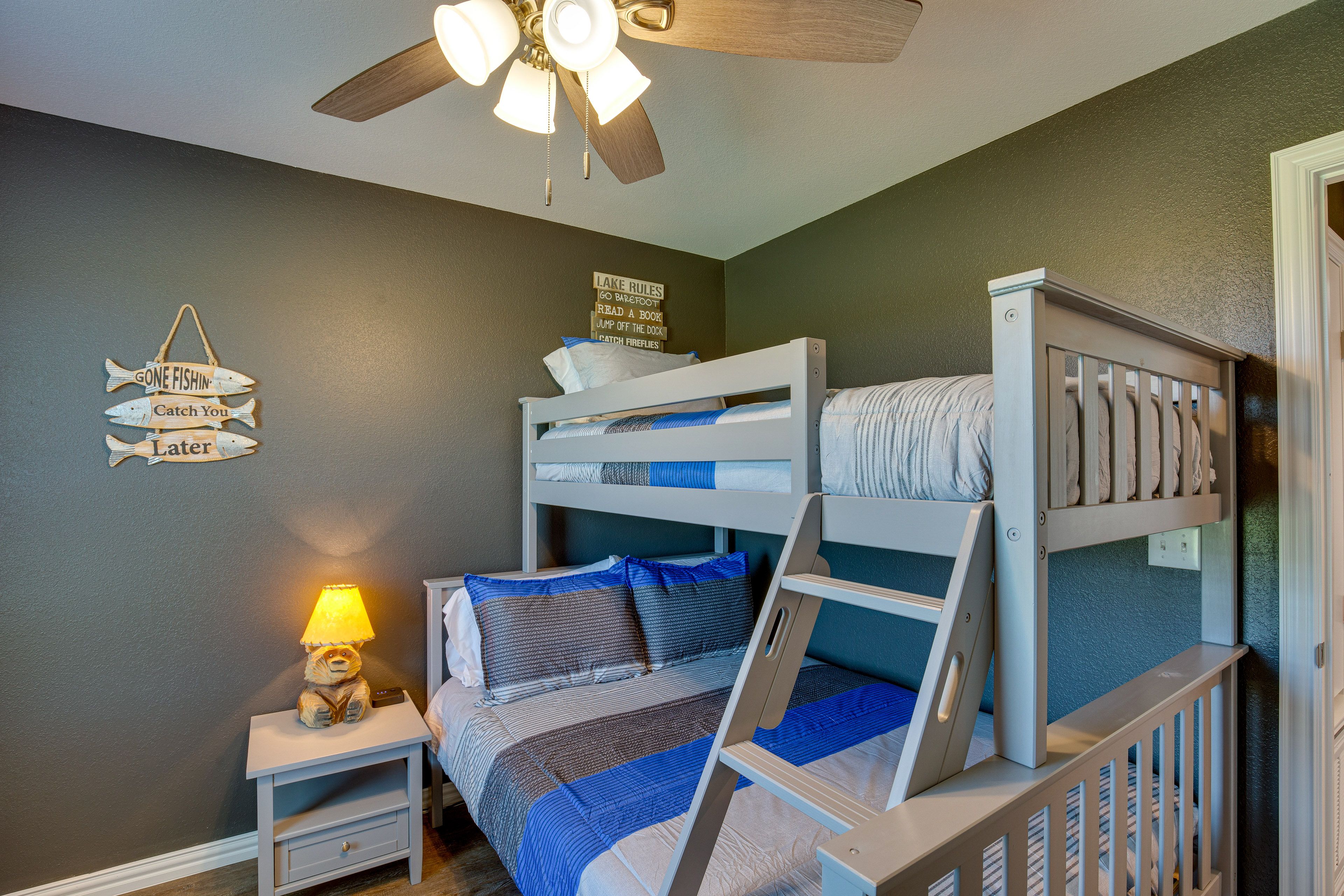 Bedroom 3 | Twin/Full Bunk Bed