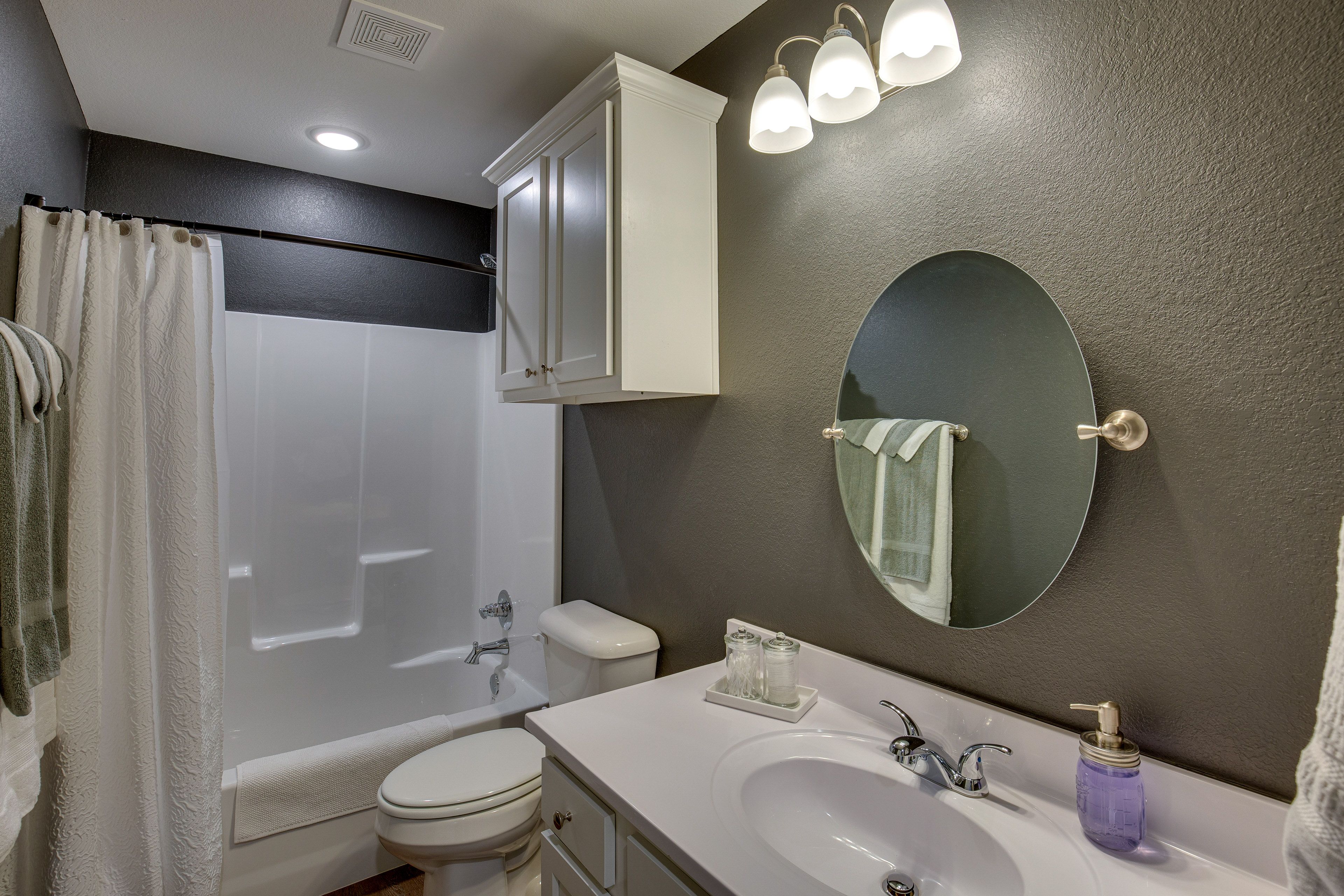 Full Bathroom | Complimentary Toiletries