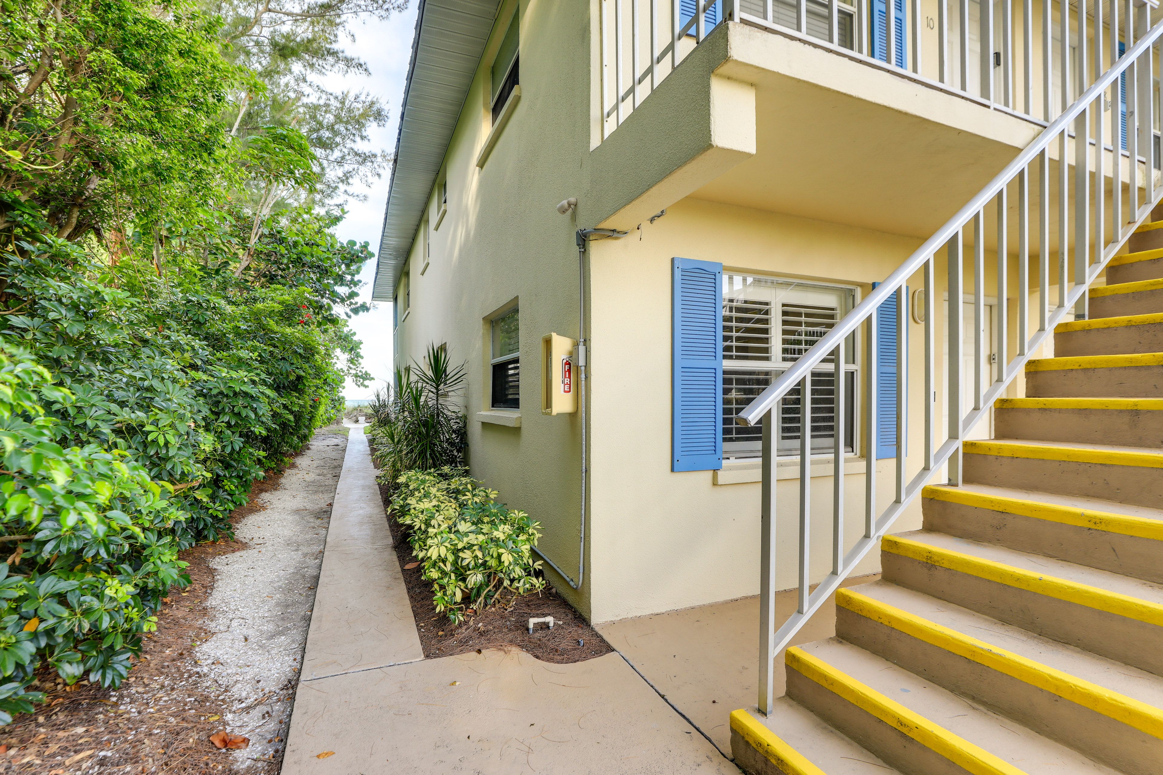 Condo Exterior | Parking | Driveway (1 Vehicle)