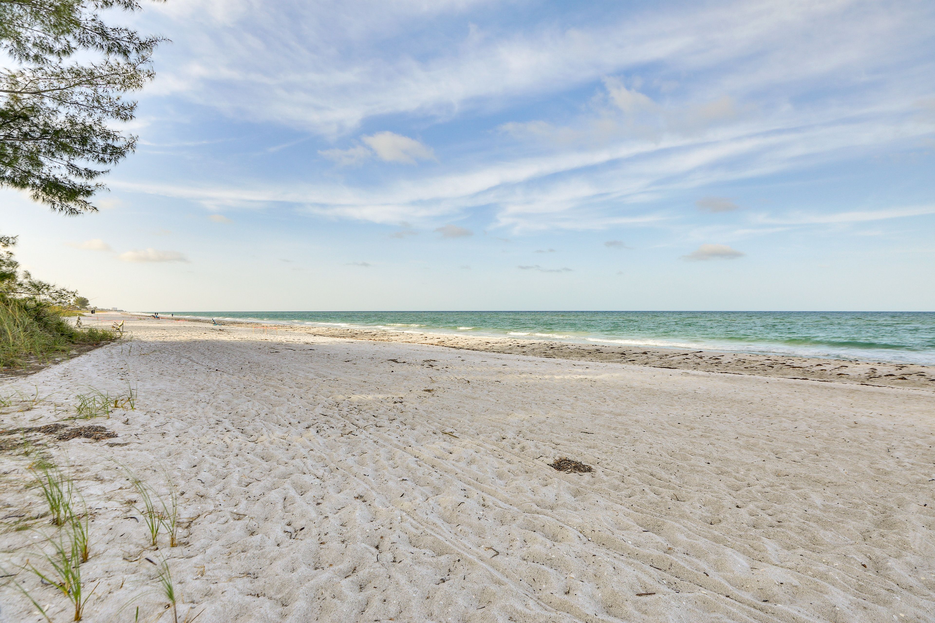 Longboat Key Vacation Rental | 1BR | 1BA | 650 Sq Ft | Small Step for Entry