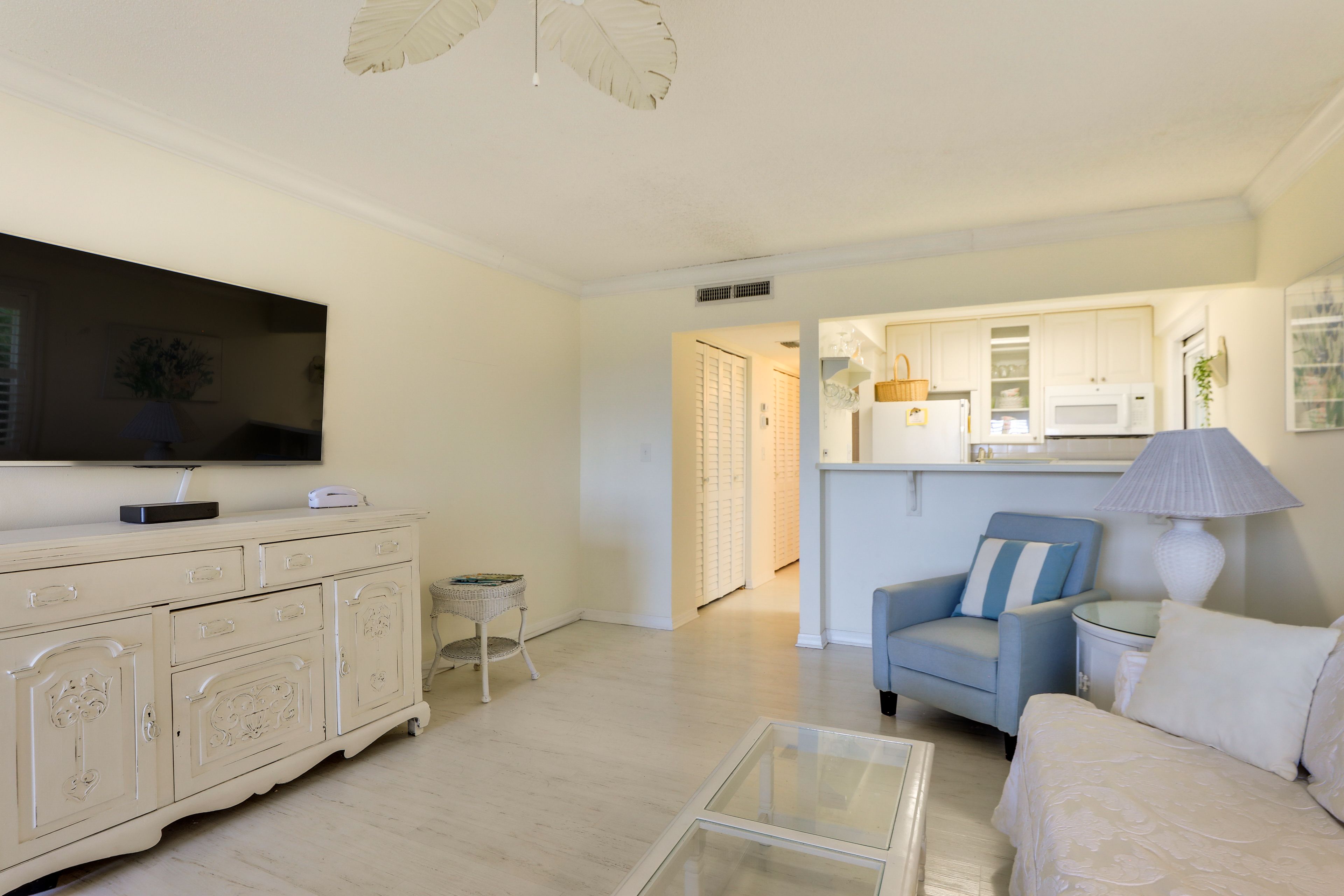 Living Room | Community Perks | Keyless Entry | Free WiFi