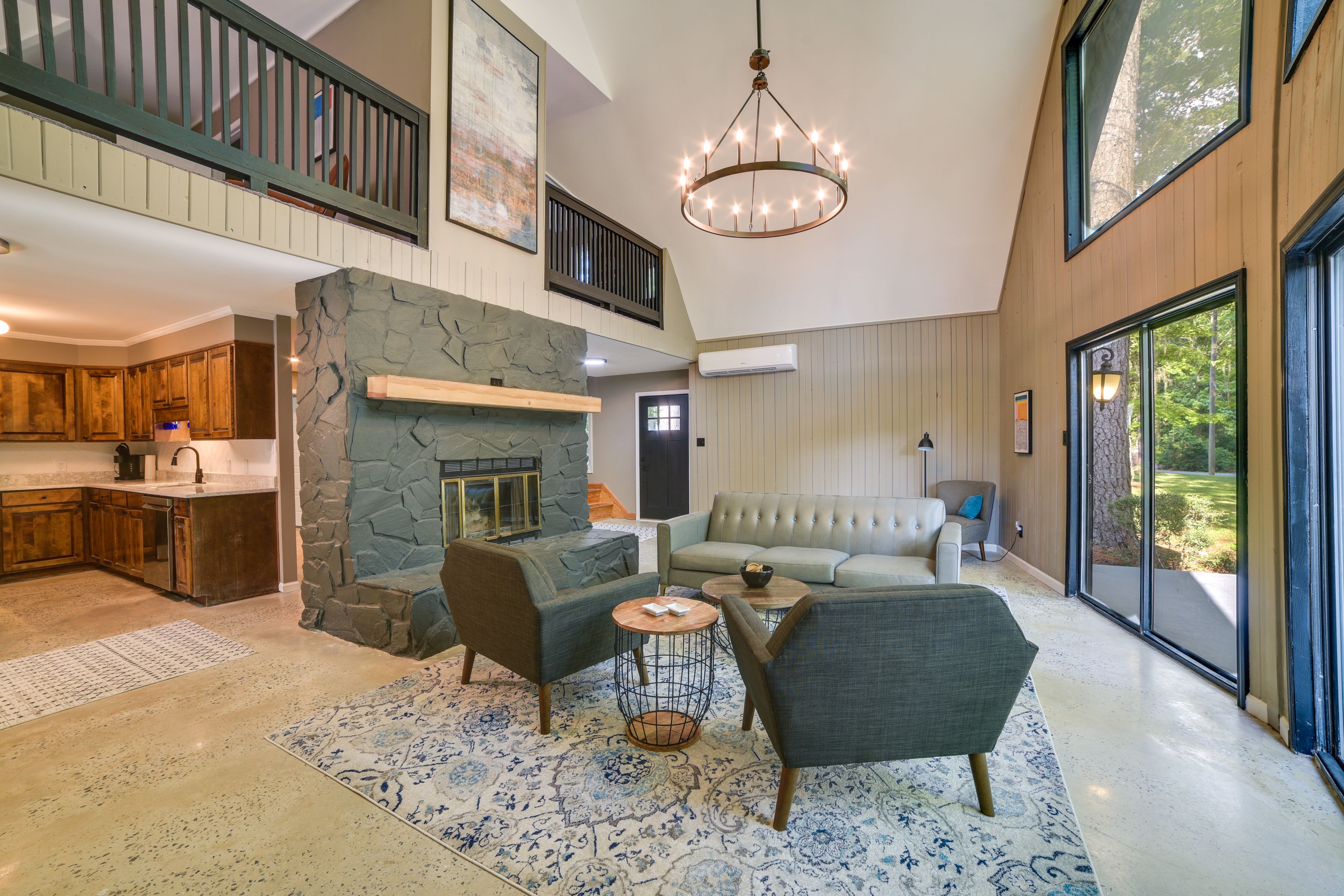 Living Room | Free WiFi | A/C Unit | Smart TV | Electric Fireplace