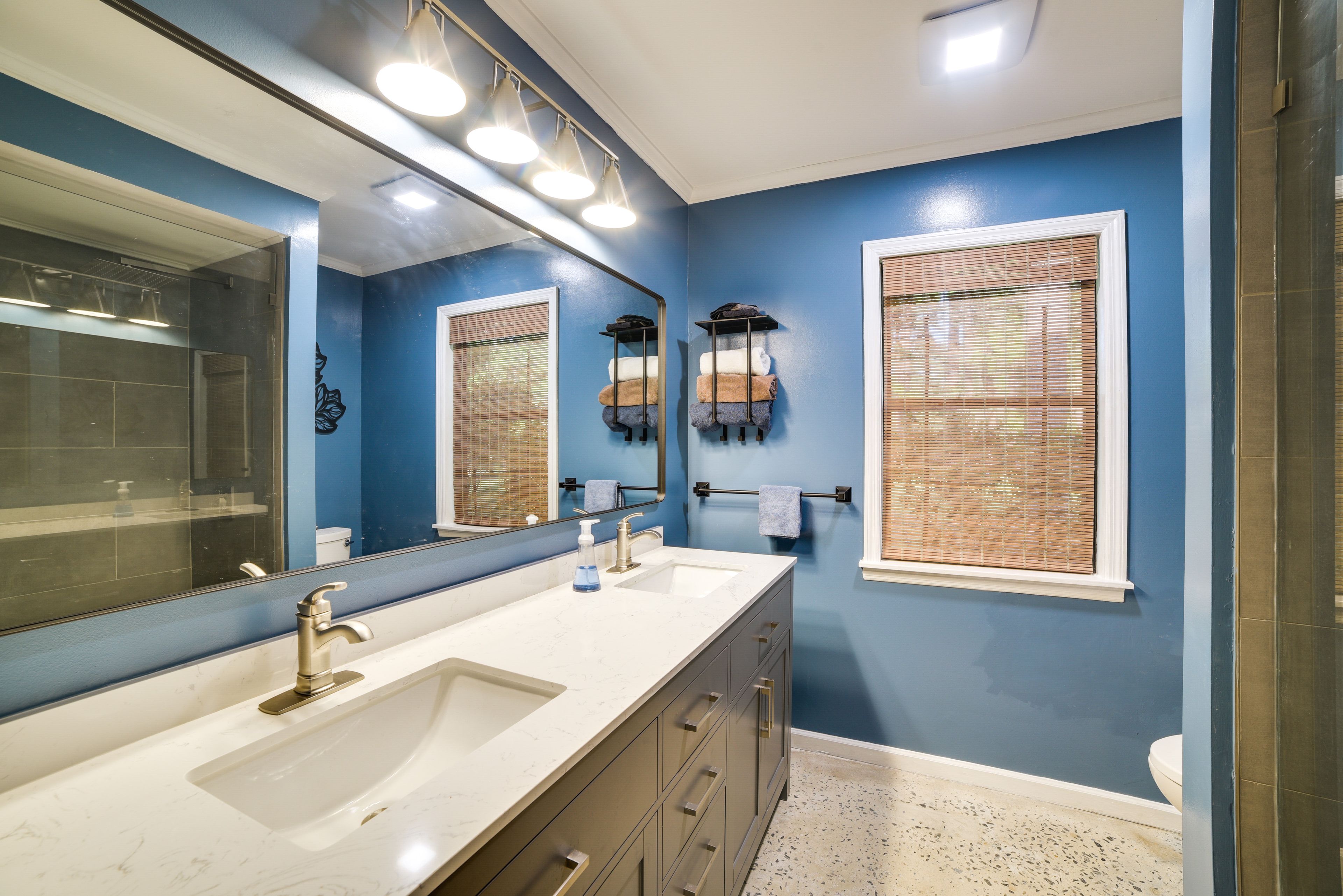 Bathroom | Complimentary Toiletries | Towels Provided