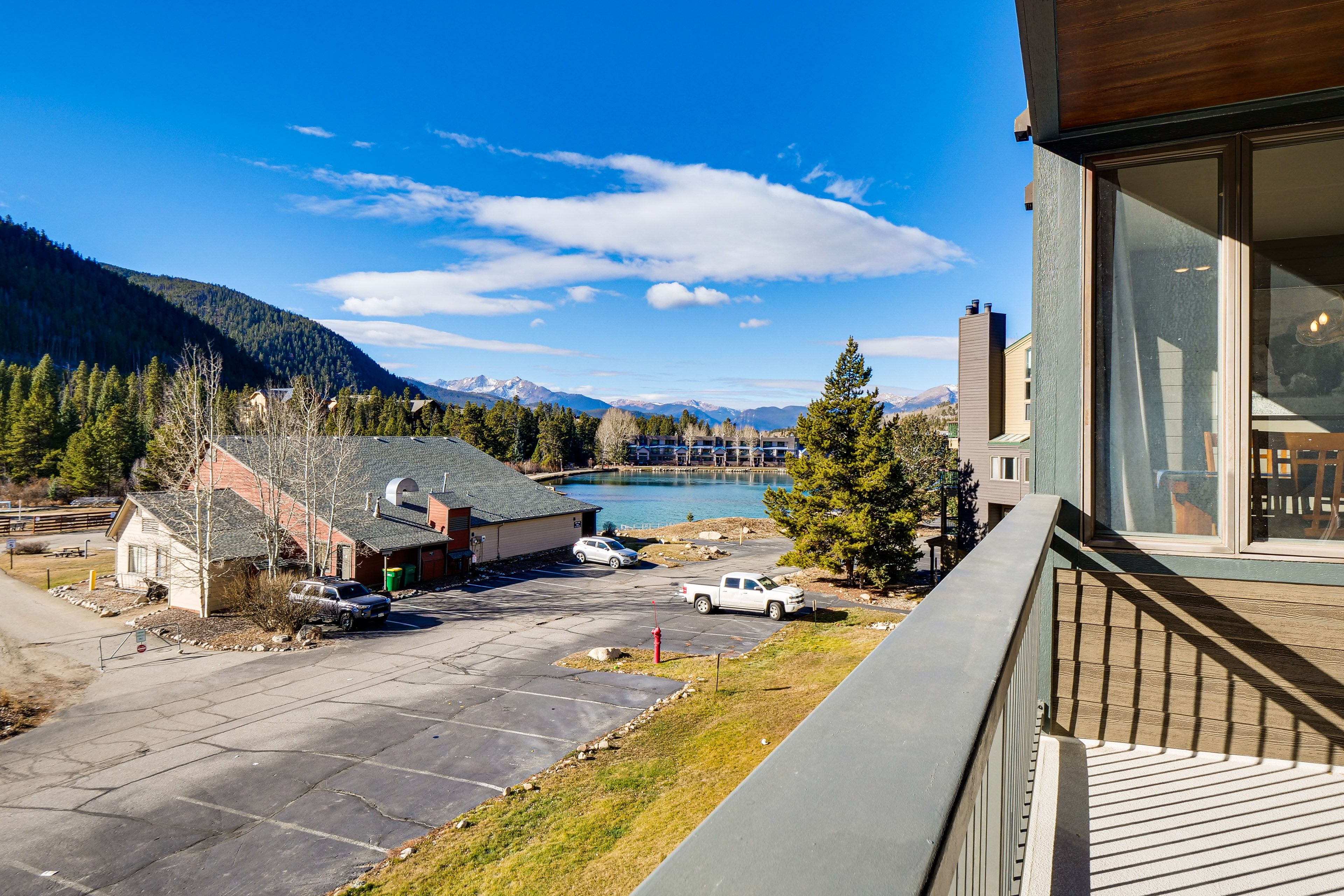 Private Balcony | Lake & Mountain View