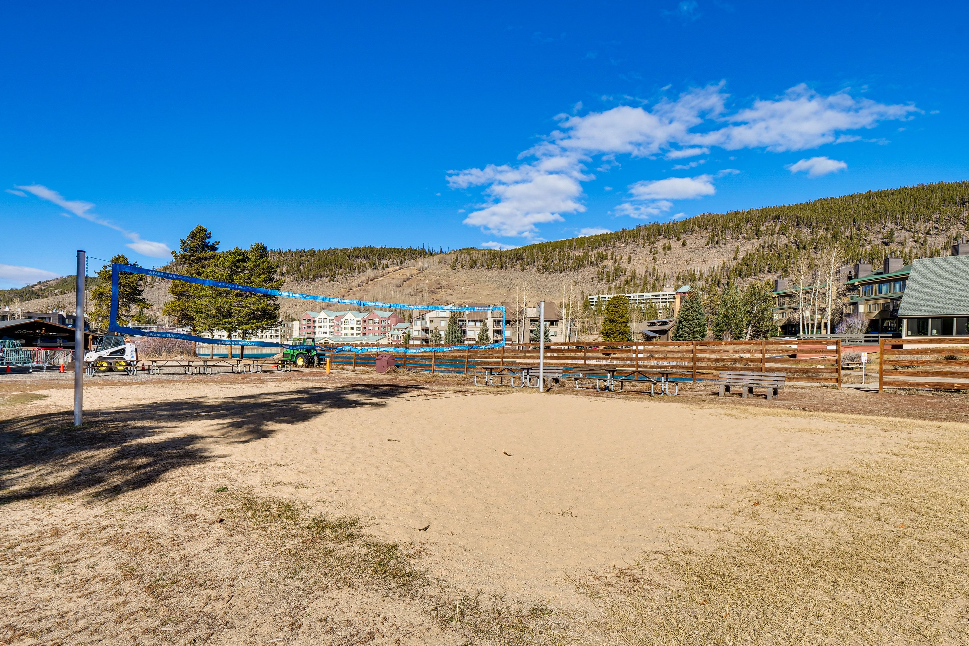 Montezuma Condominiums Community Amenities | Sand Volleyball