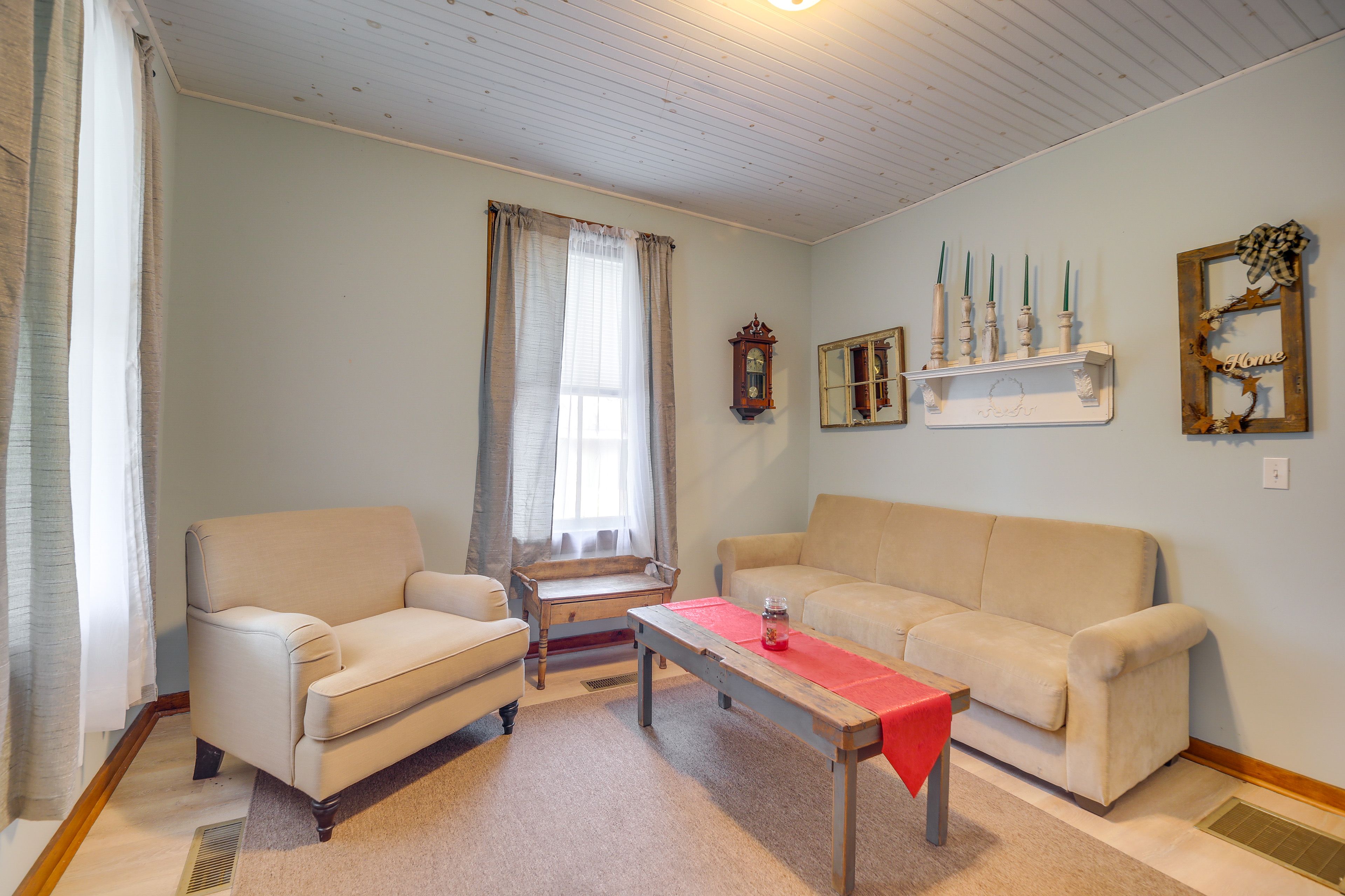 Moriah Vacation Rental | 1BR | 1BA | 600 Sq Ft | Stairs to Access