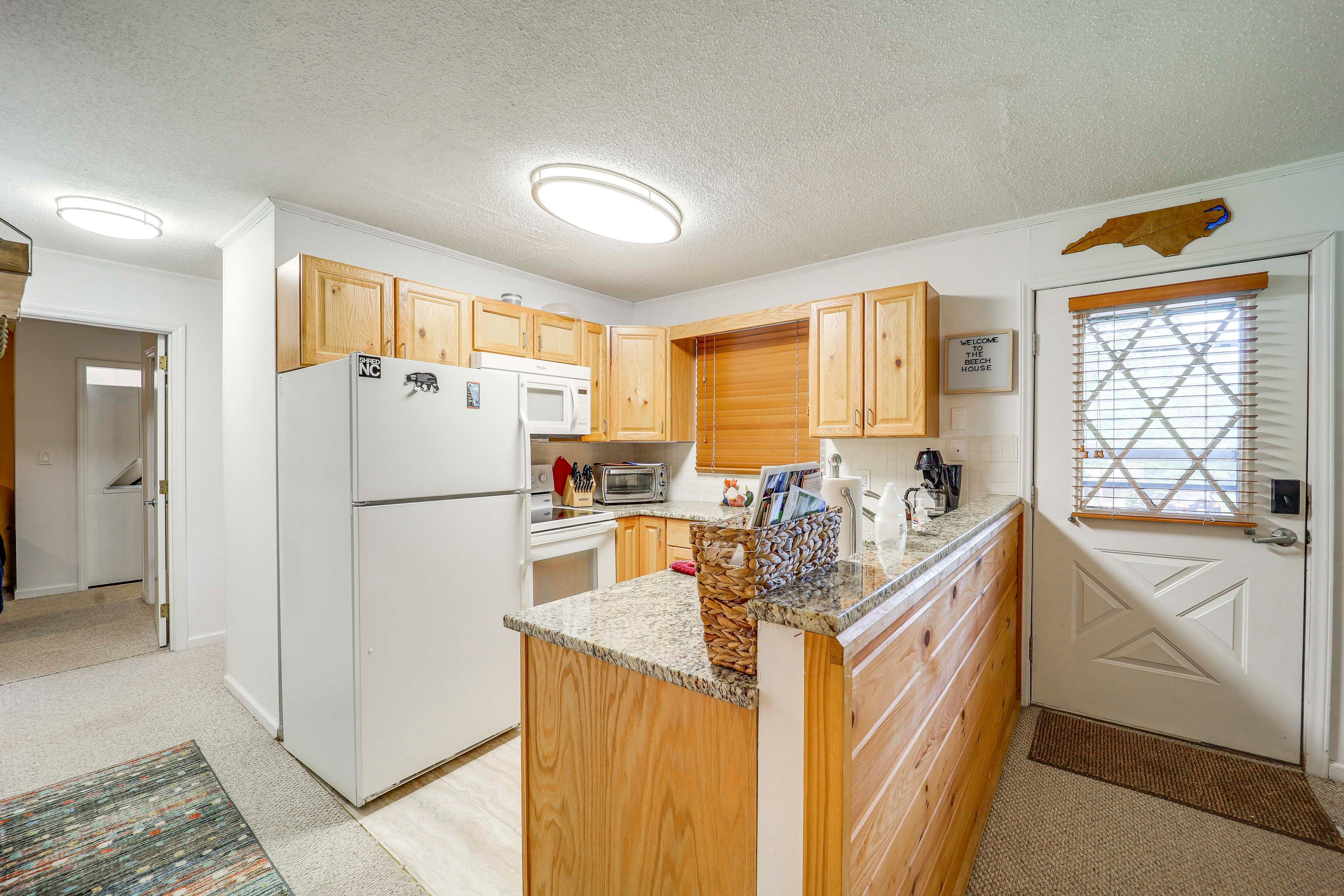 Kitchen | Coffee Maker | Toaster | Dishware & Flatware