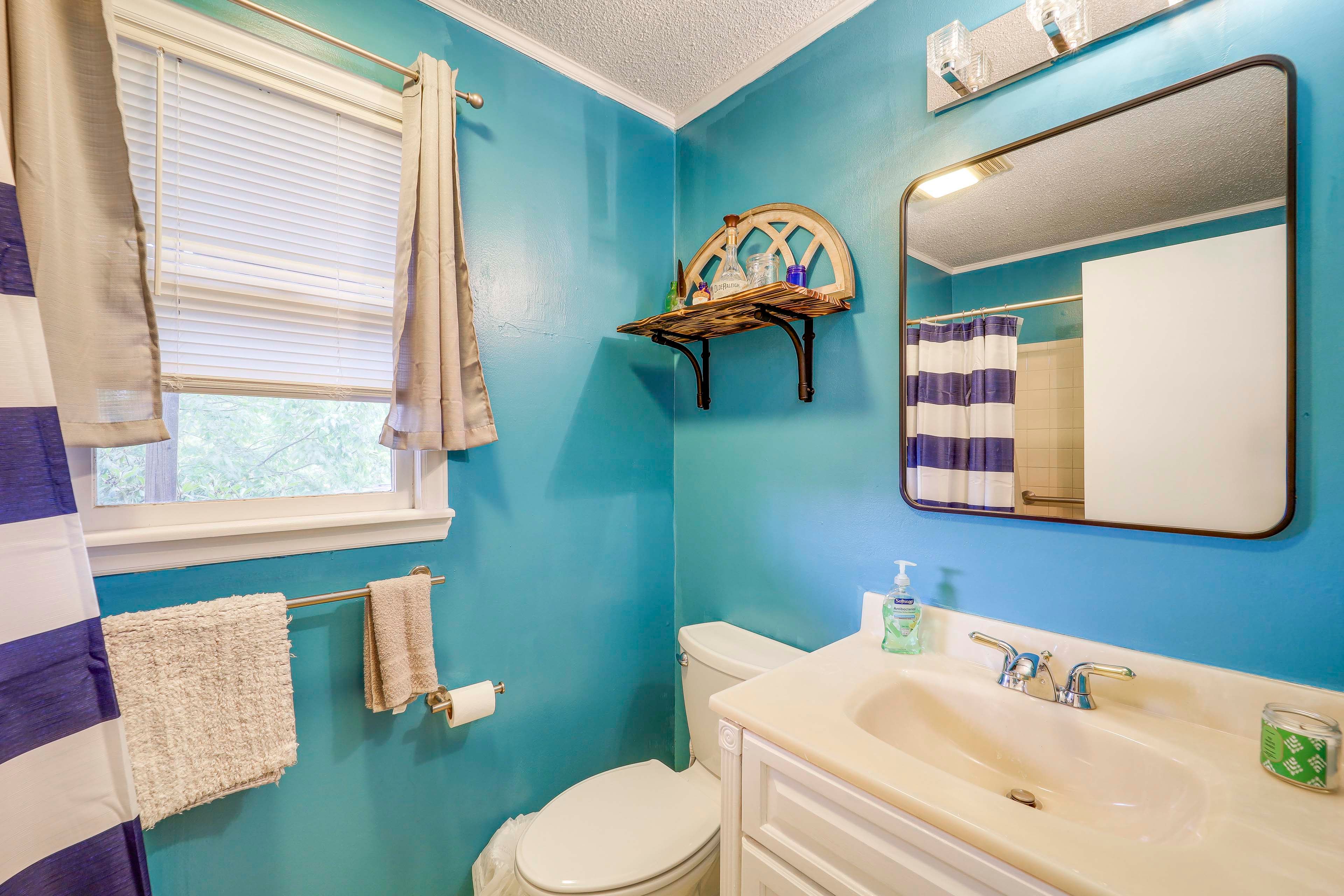 Full Bathroom | Complimentary Toiletries | Grab Rail in Shower