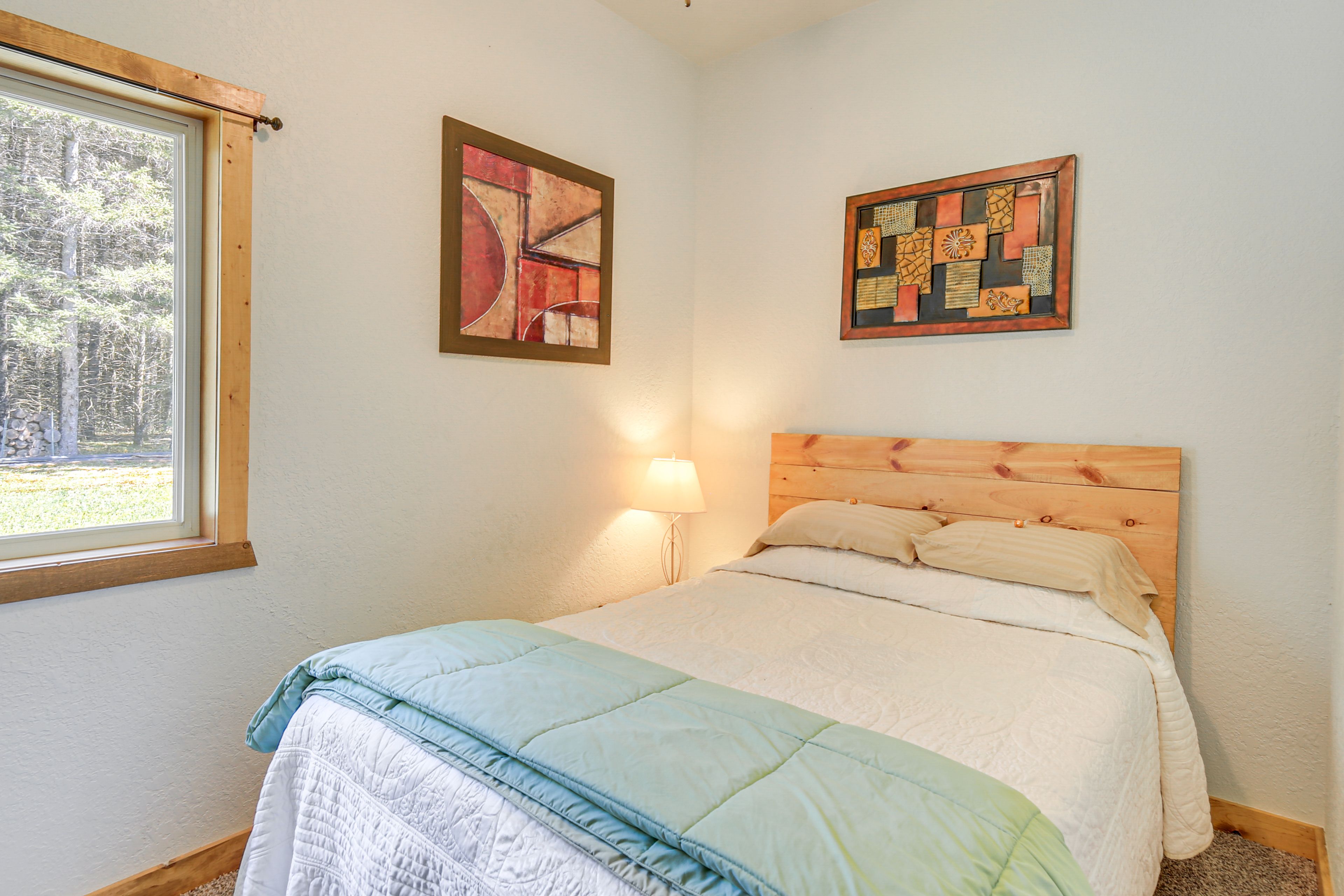 Bedroom | Queen Bed | Linens Provided