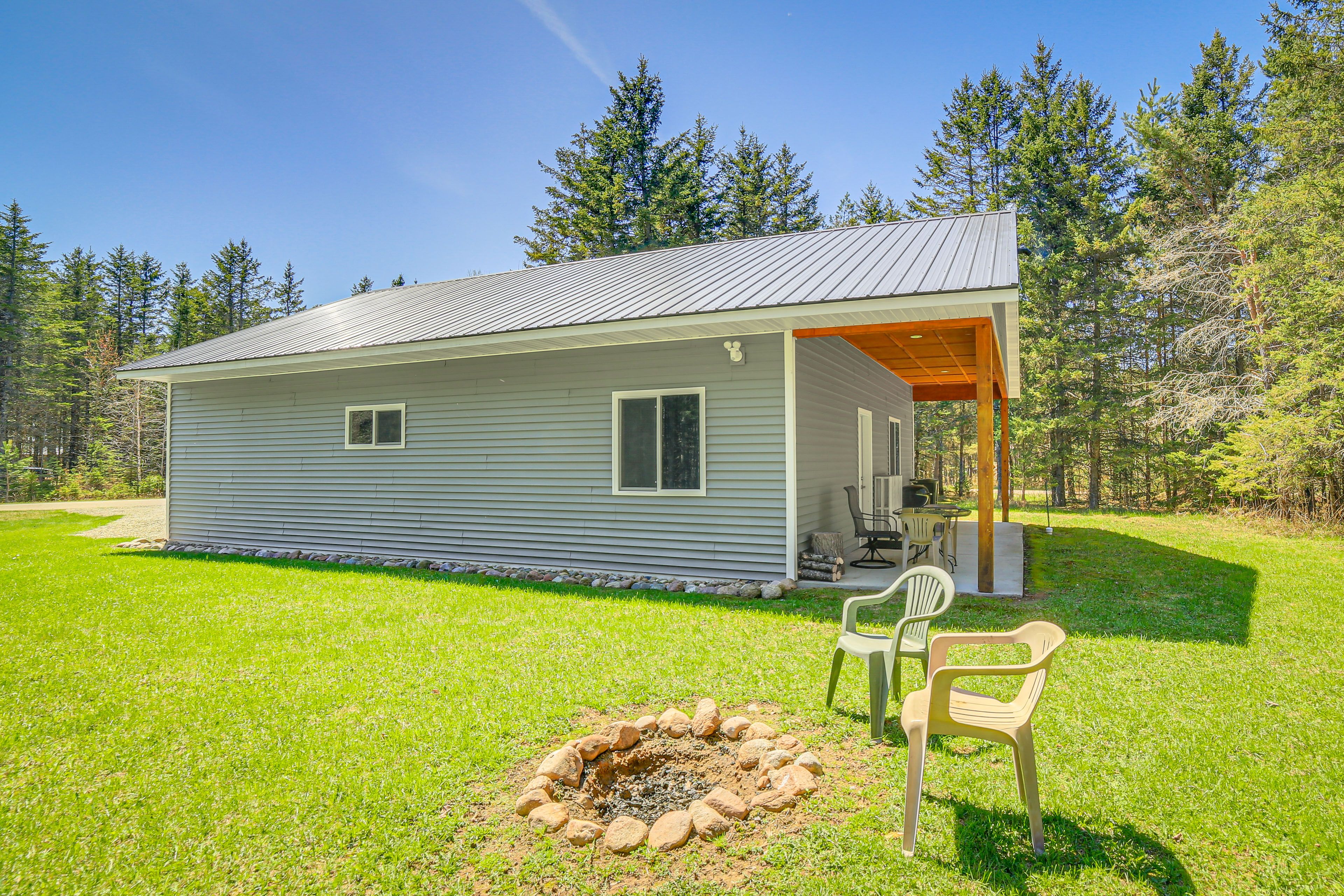 Covered Patio | Fire Pit | Charcoal Grill | Outdoor Dining | Forested Views