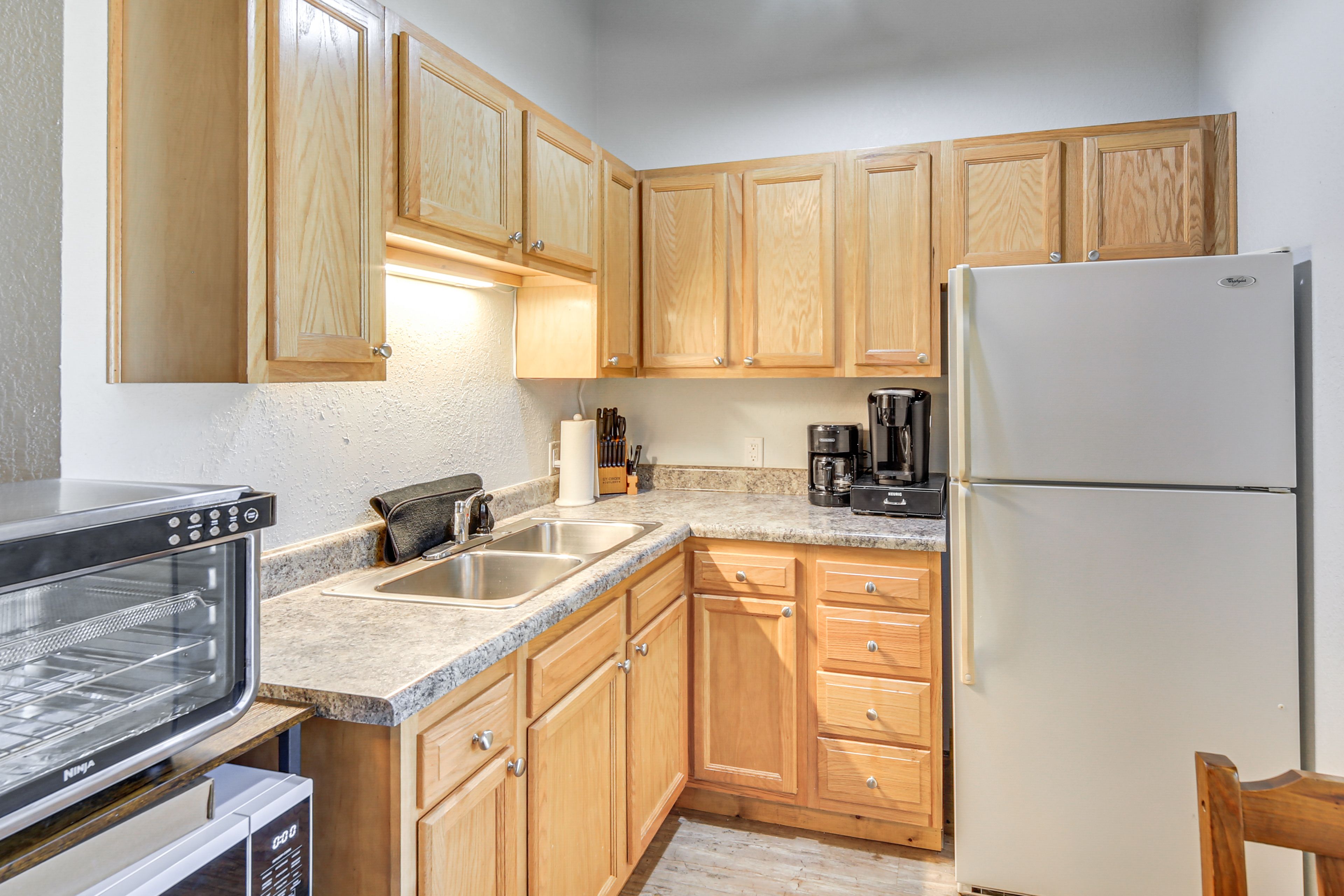 Kitchenette | Cooking Basics | Drip Coffee Maker | Trash Bags & Paper Towels
