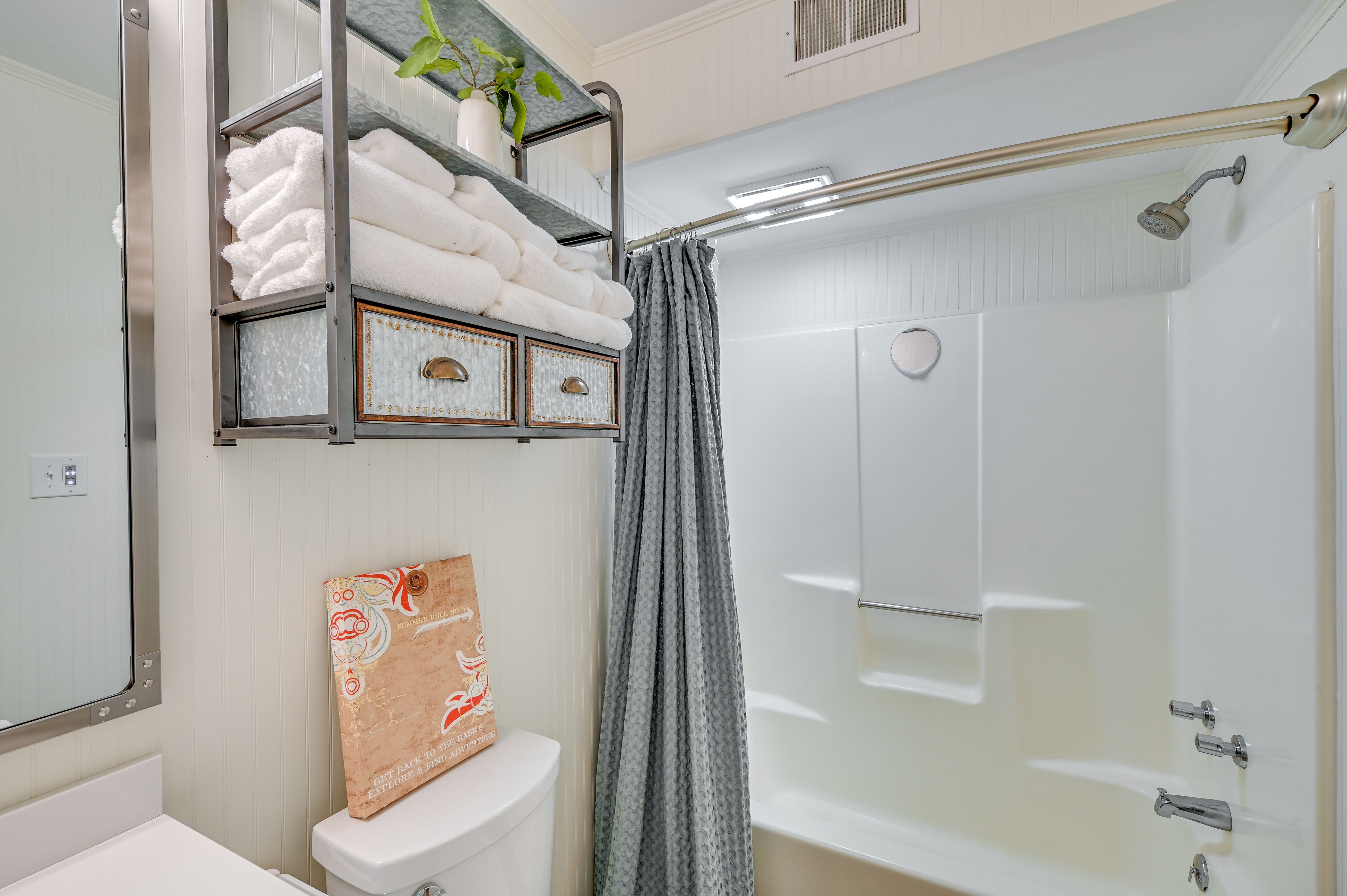 En-Suite Bathroom | Towels Provided