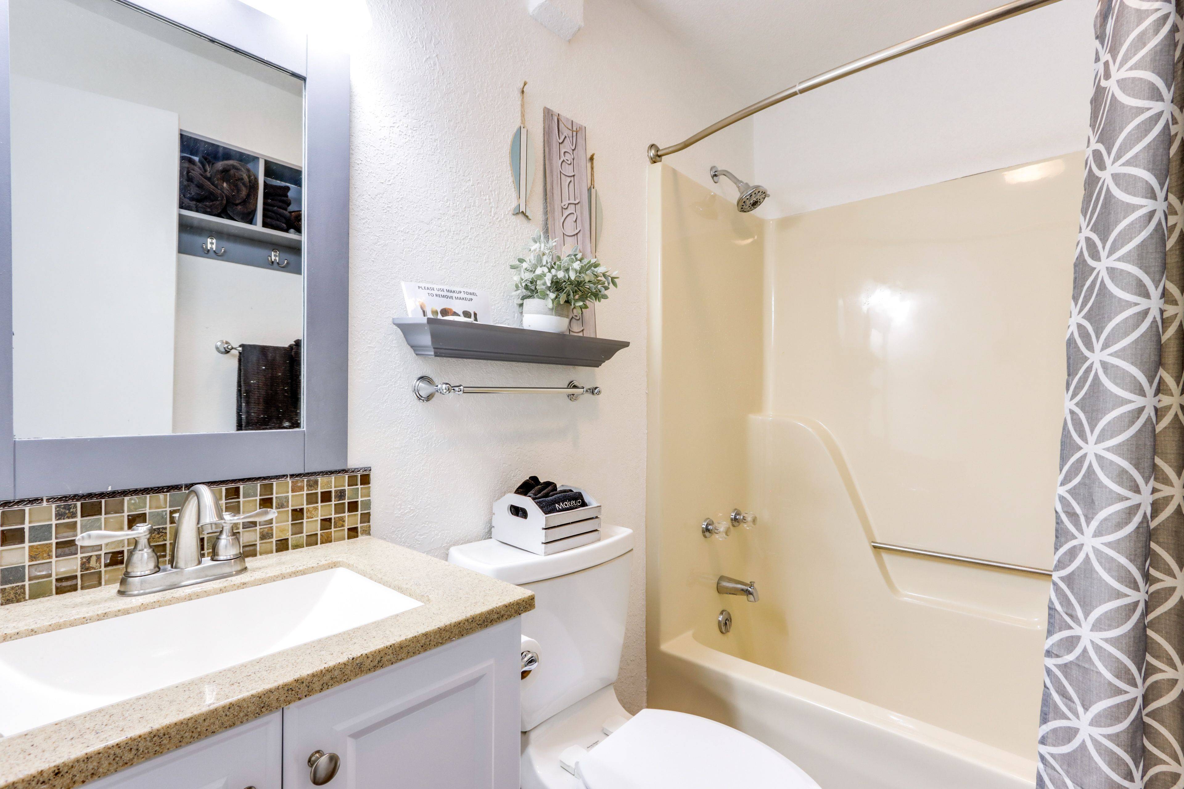 Full Bathroom | Hair Dryer
