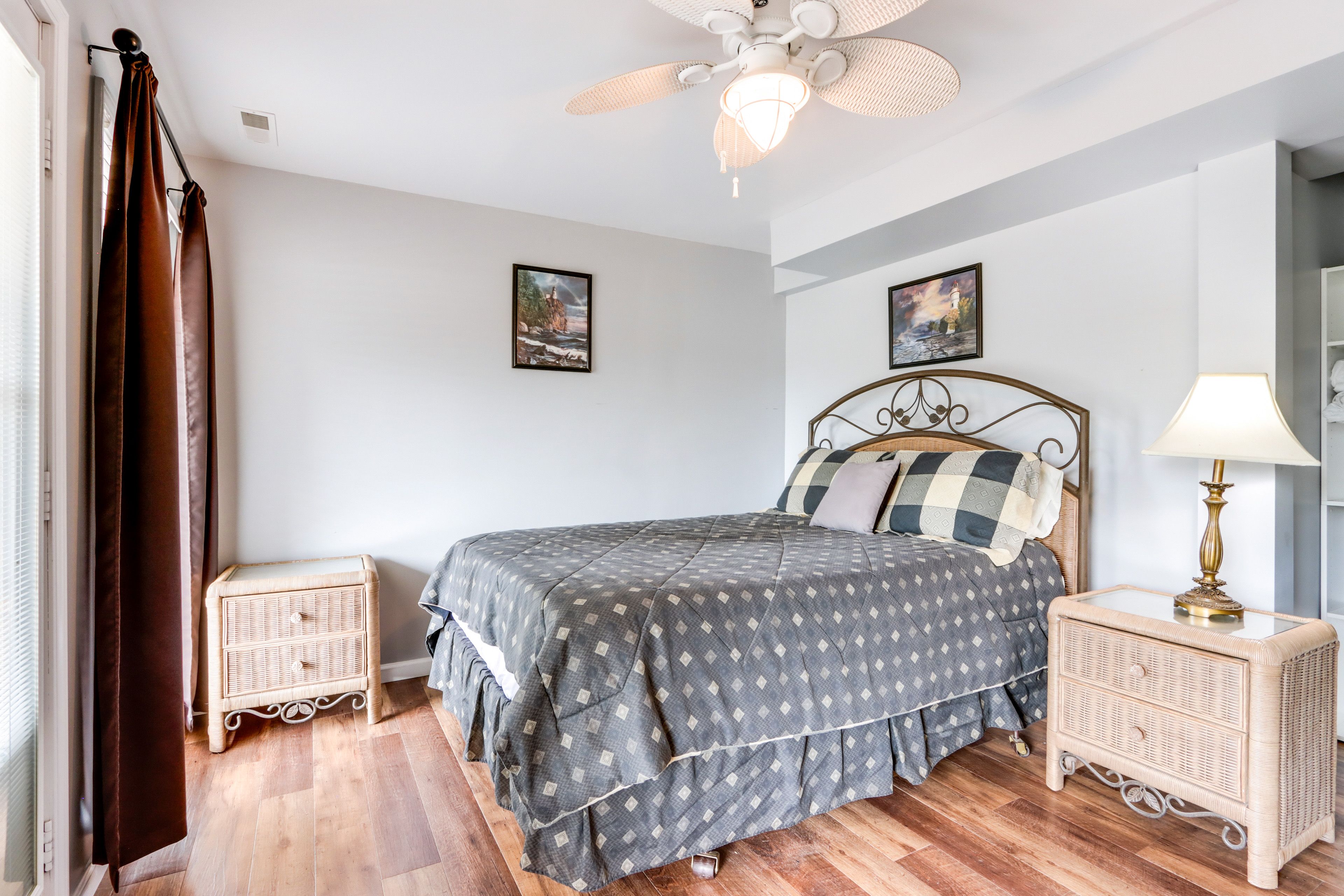 Bedroom 3 | Queen Bed | Smart TV