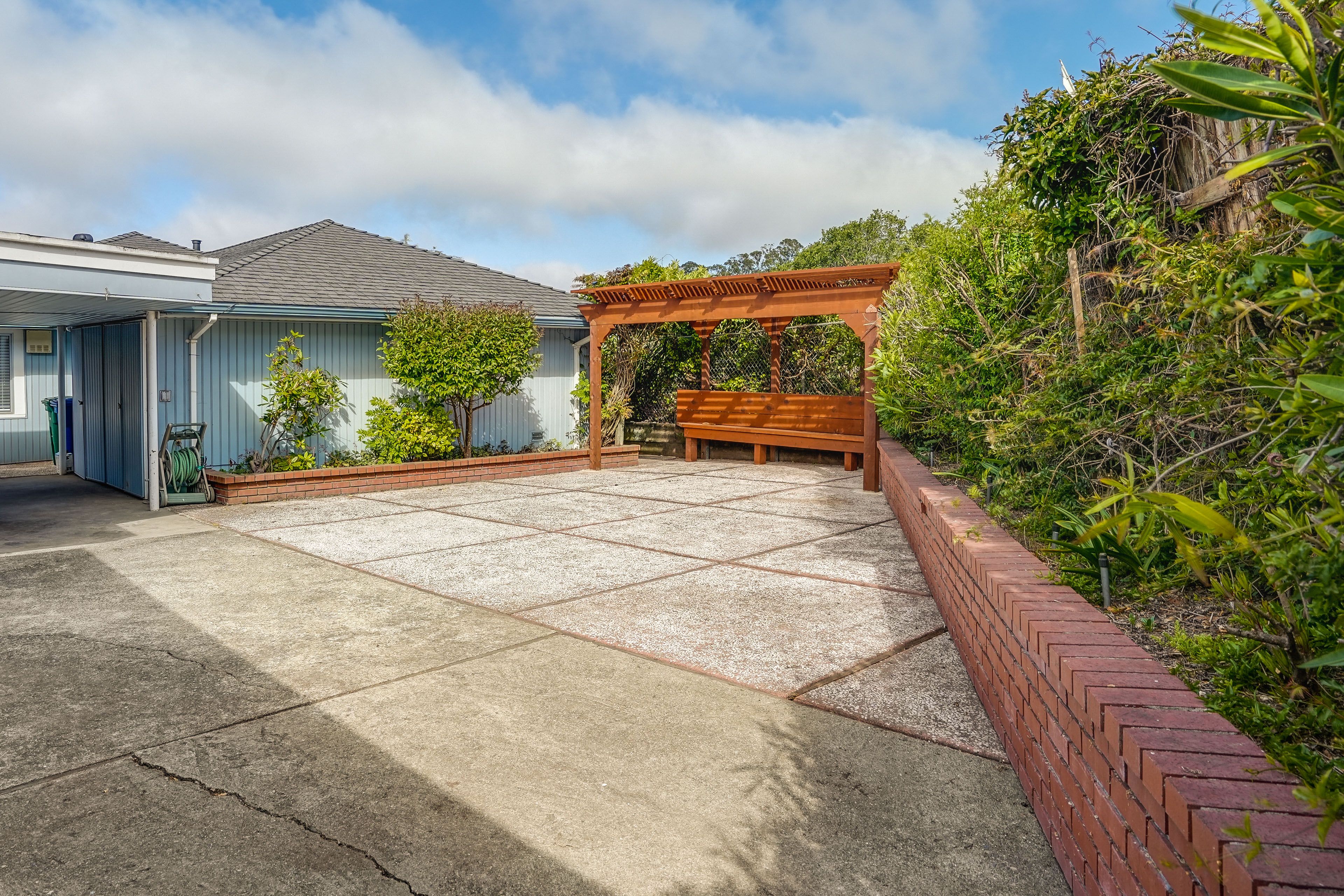 Parking | Carport (1 Vehicle) | Free Street Parking