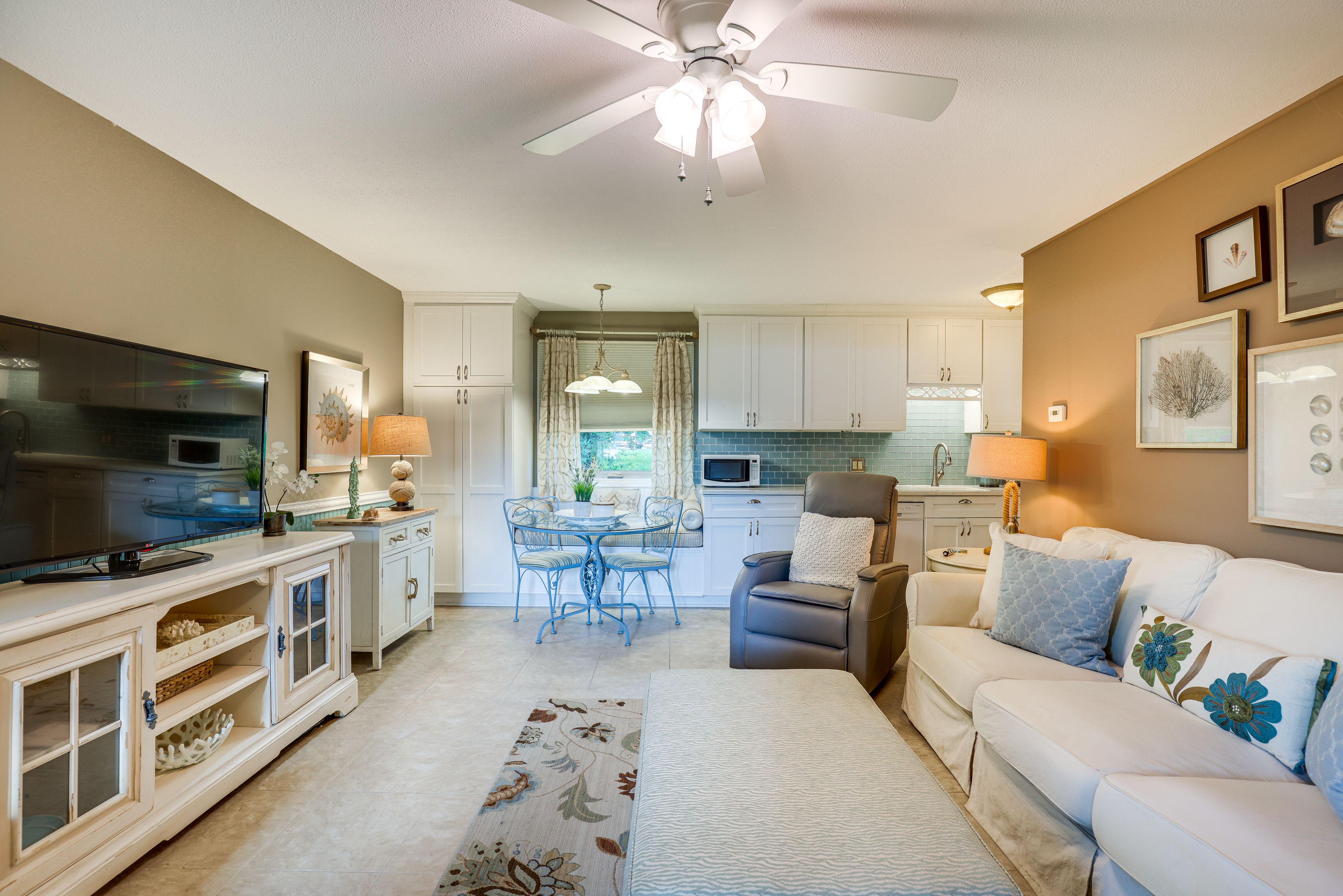 Living Room | Full Sleeper Sofa | Window A/C Unit | Free WiFi | Smart TV