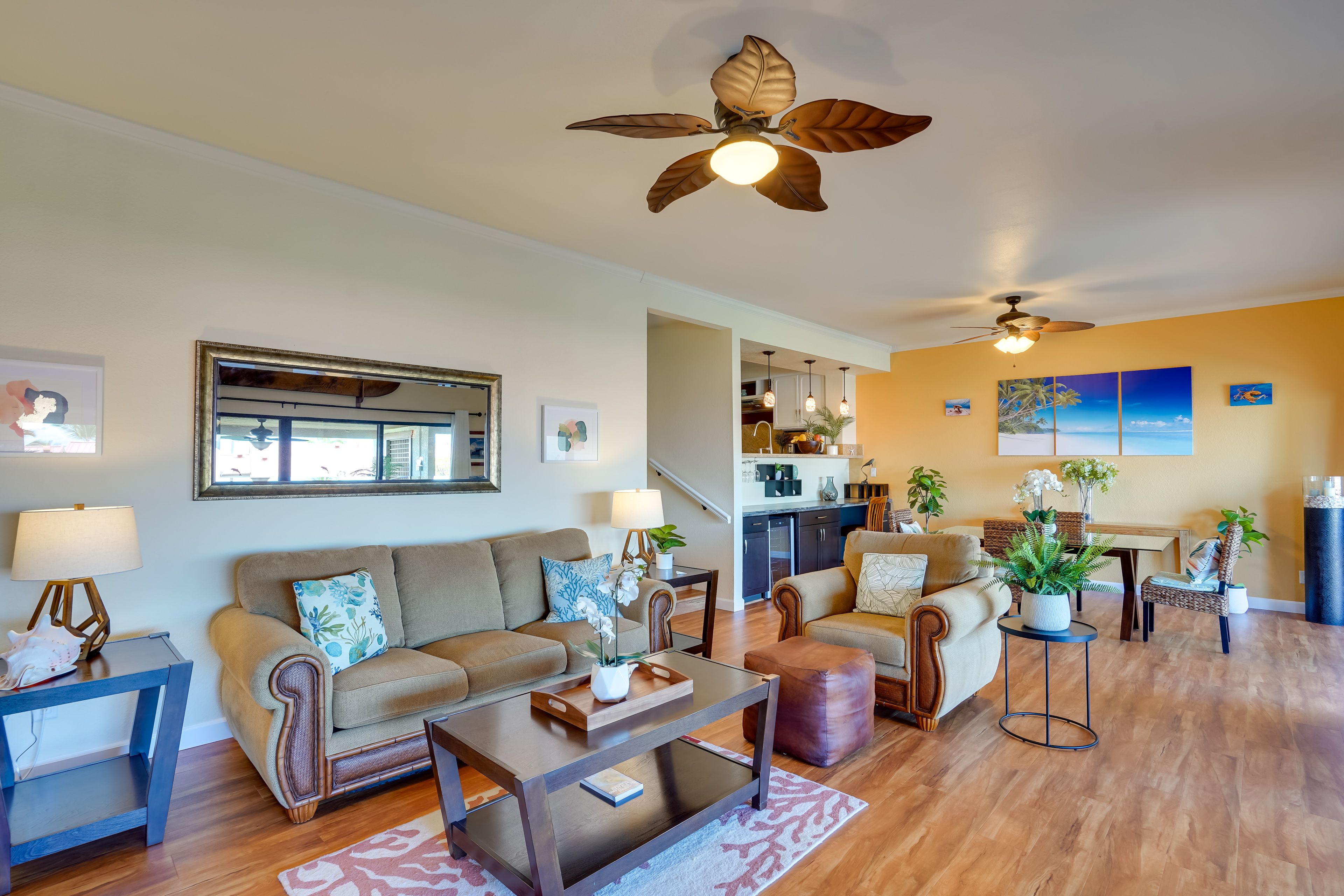 Living Area | Free WiFi | Lanai Access