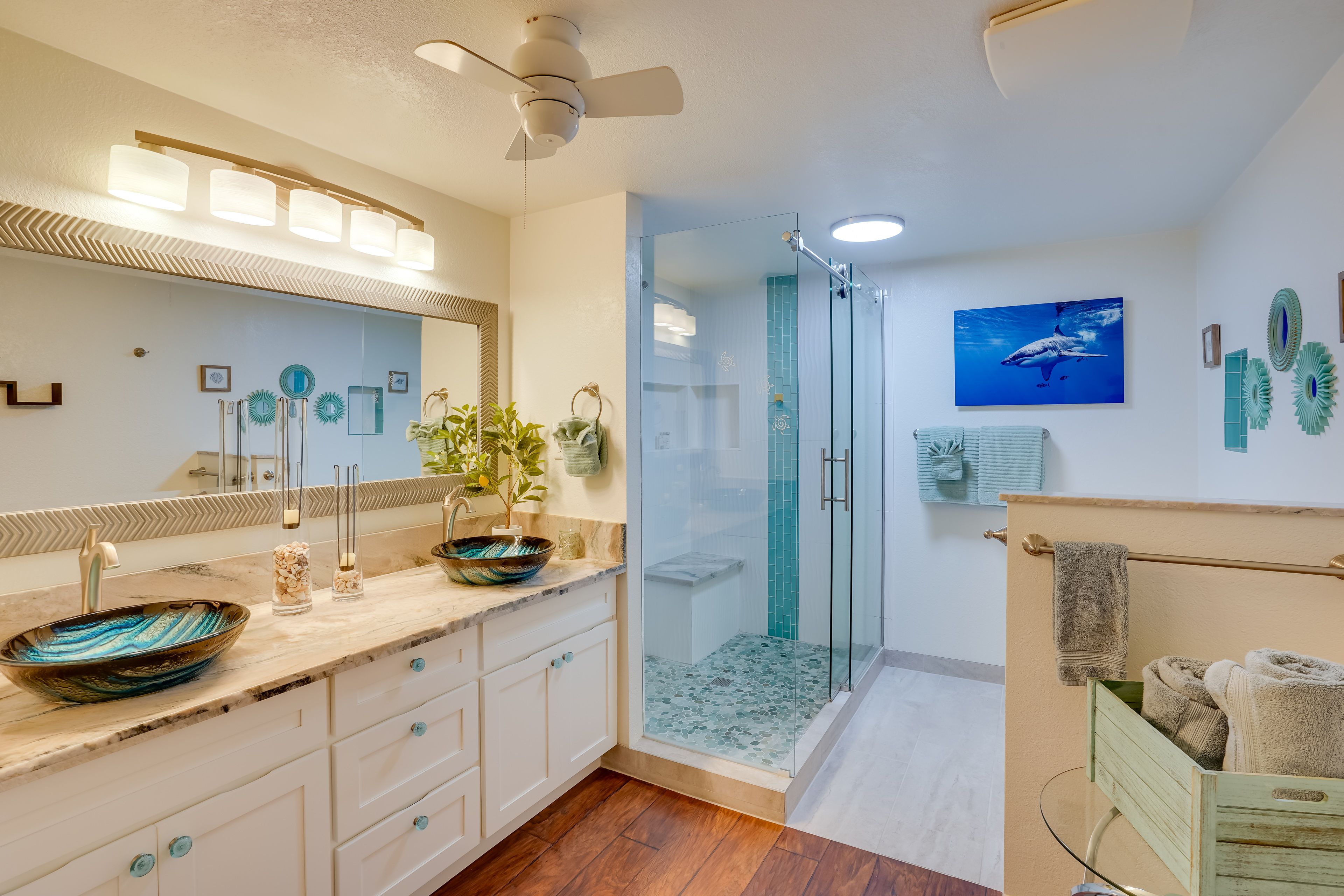 Full Bathroom | Complimentary Toiletries | Hair Dryer