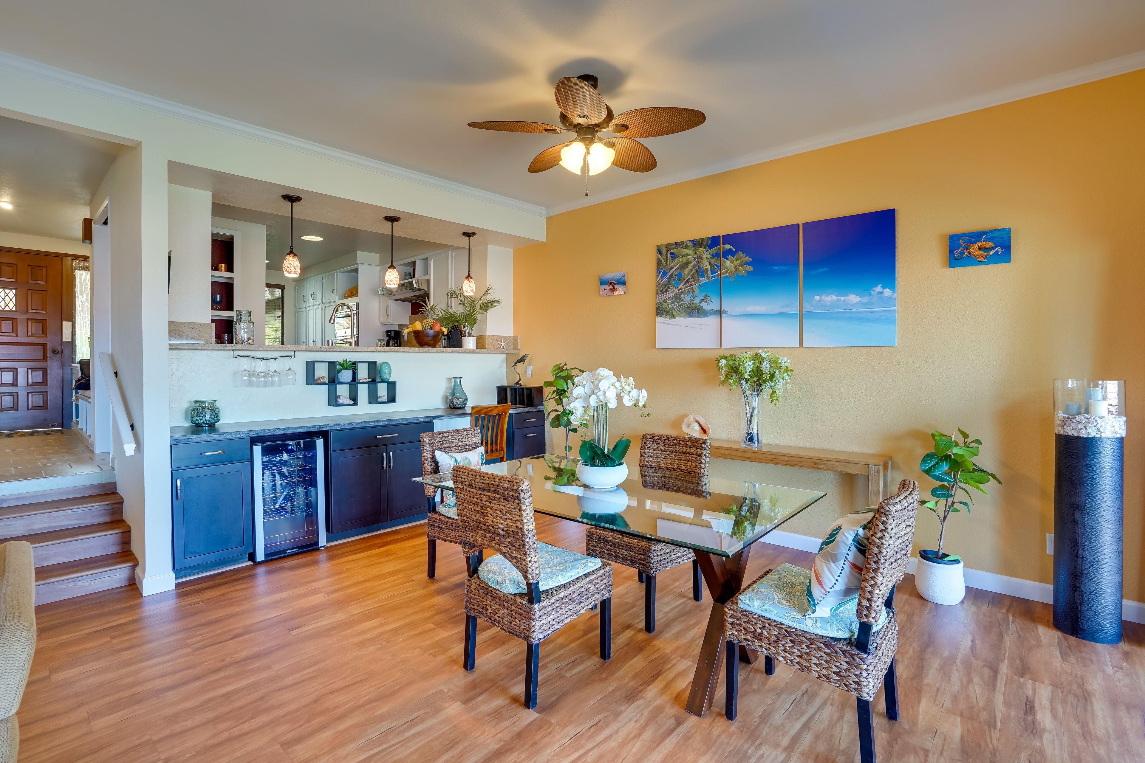 Dining Area | Dishware & Flatware Provided