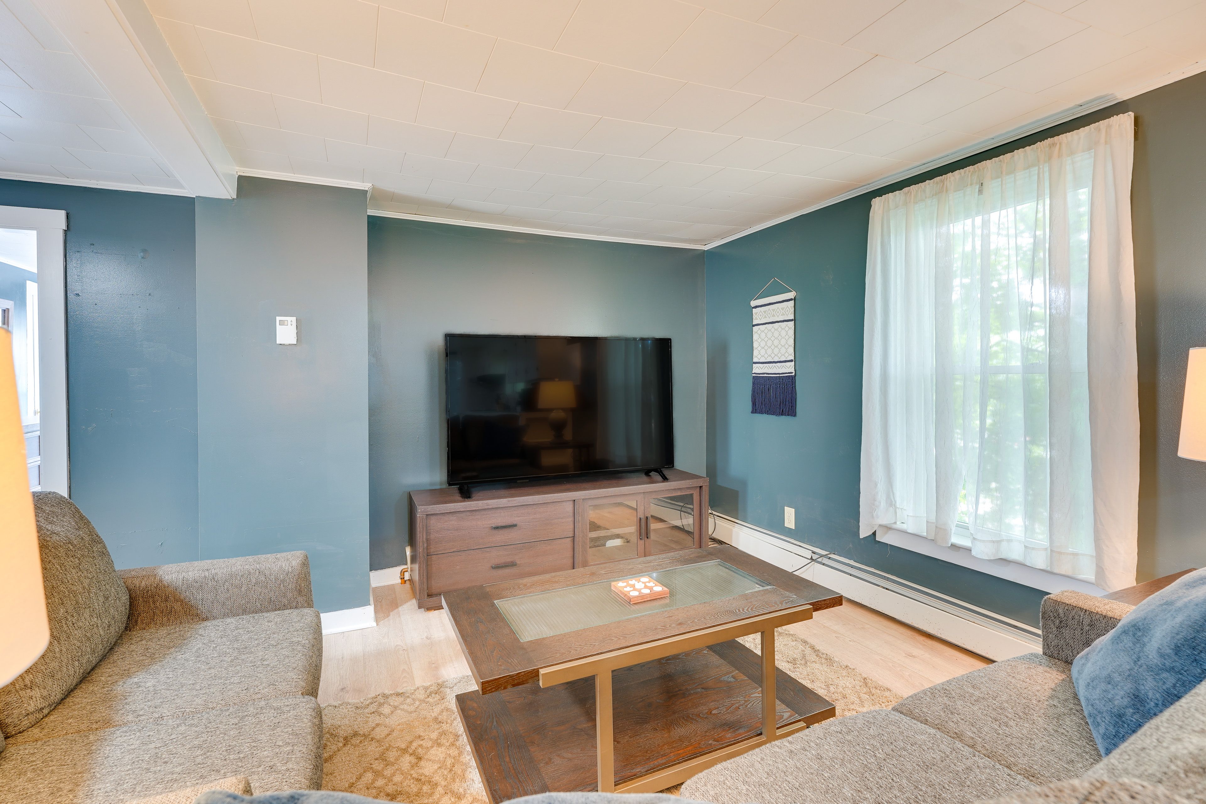 Living Room | Free WiFi | Smart TV