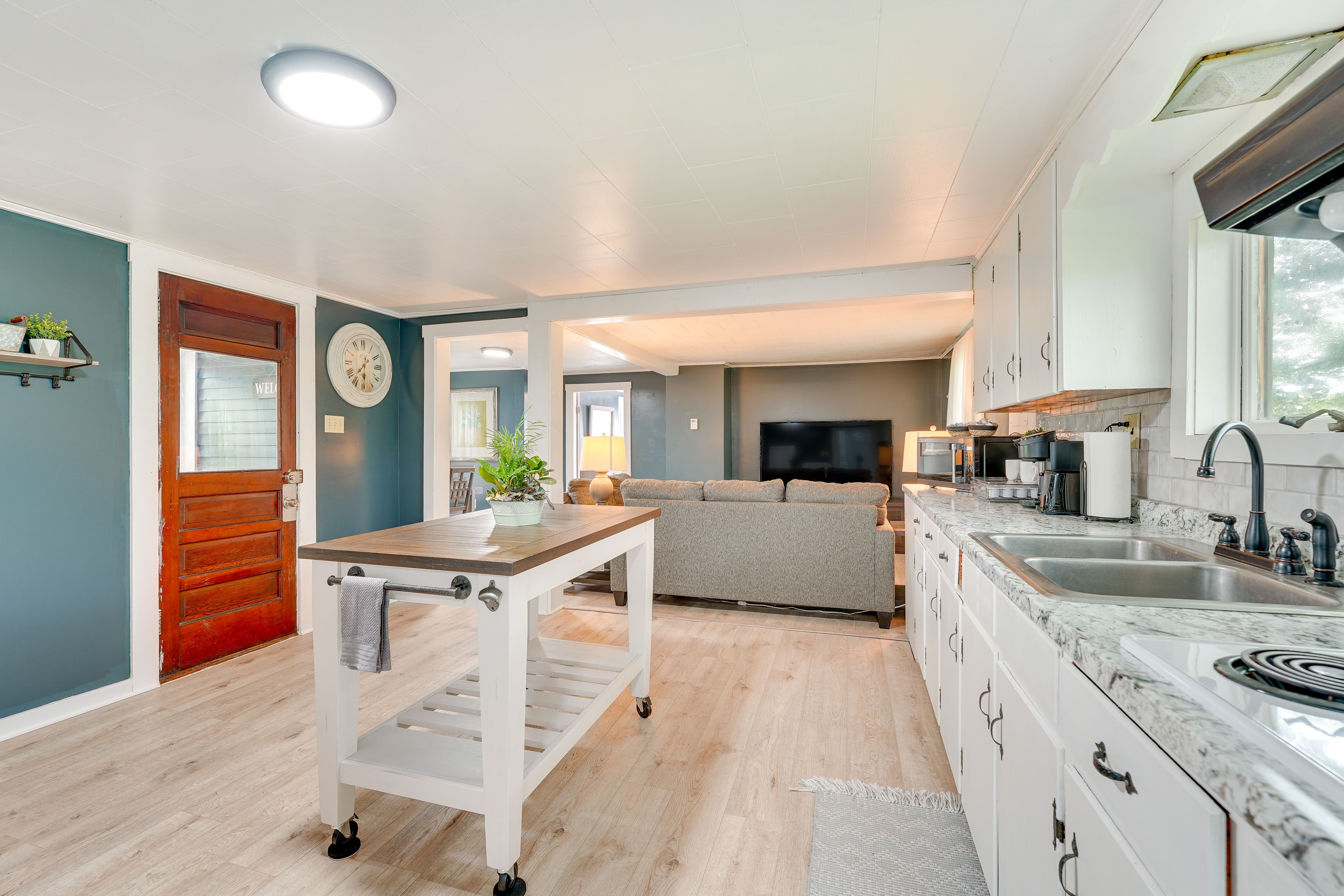 Kitchen/Living Area
