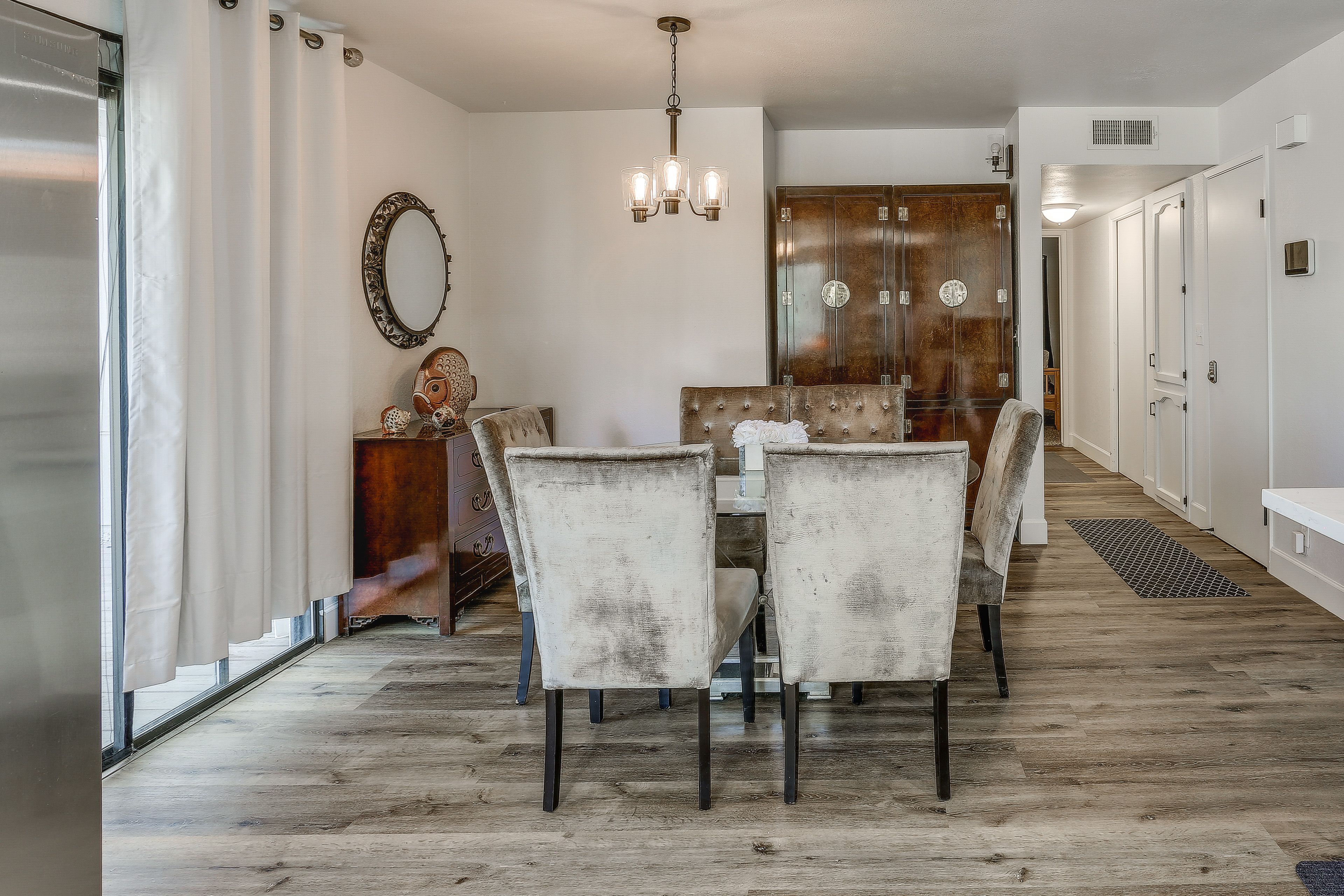 Dining Area | Dishware/Flatware