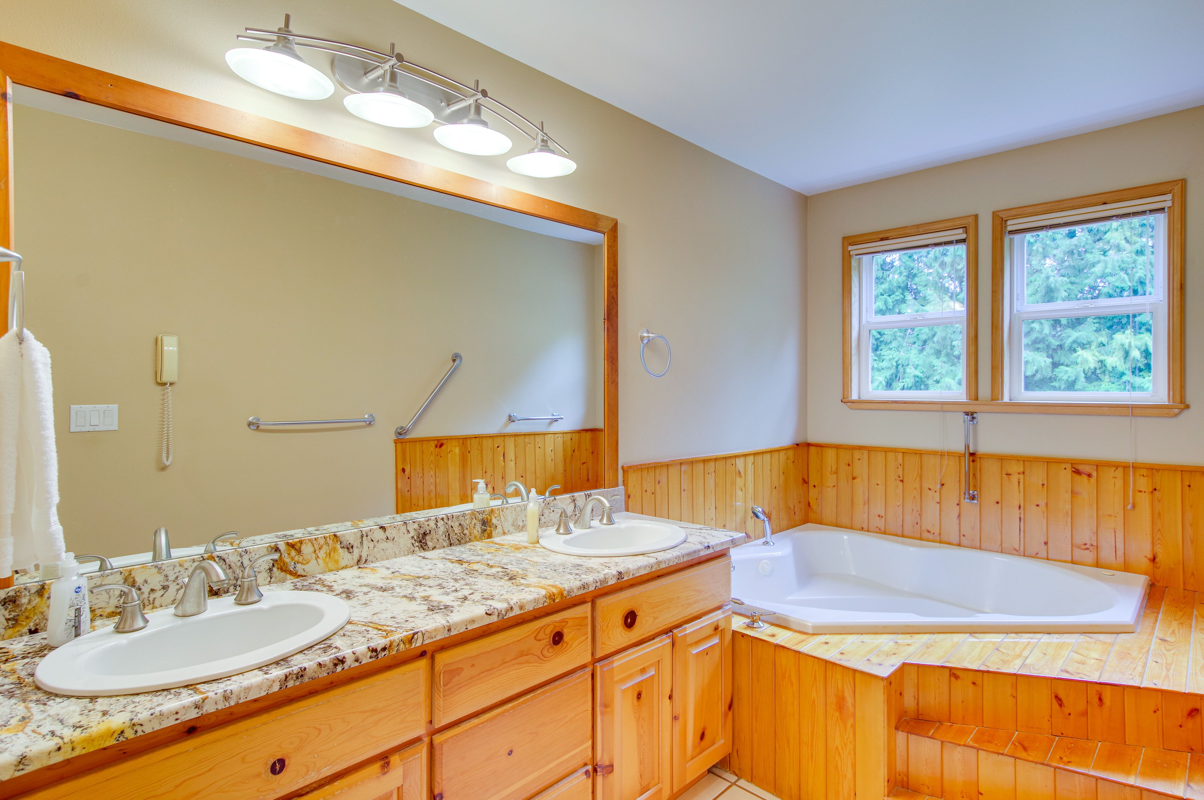 En-Suite Bathroom | Shower | Jetted Tub