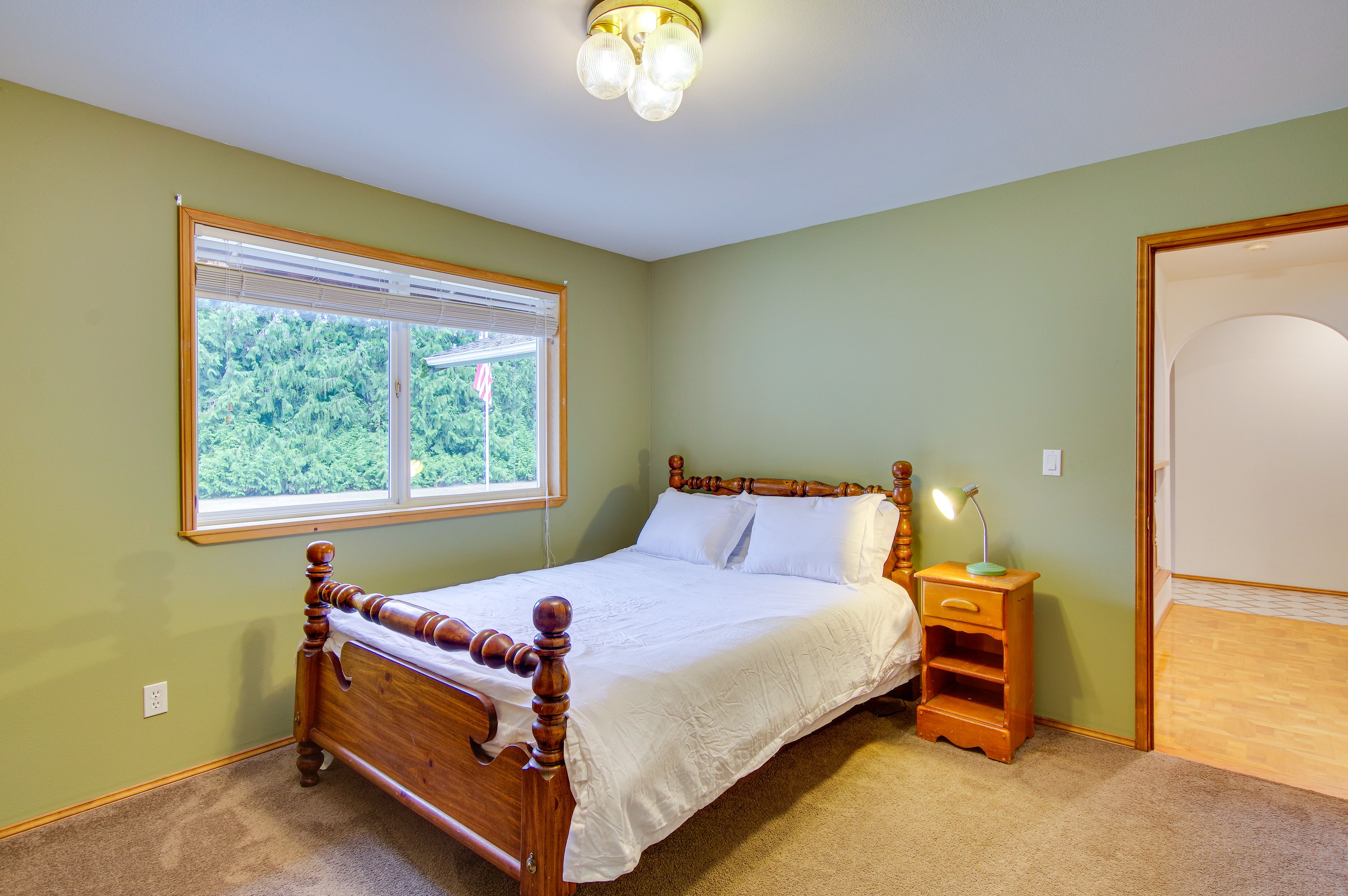 Bedroom 2 | Queen Bed | Free WiFi