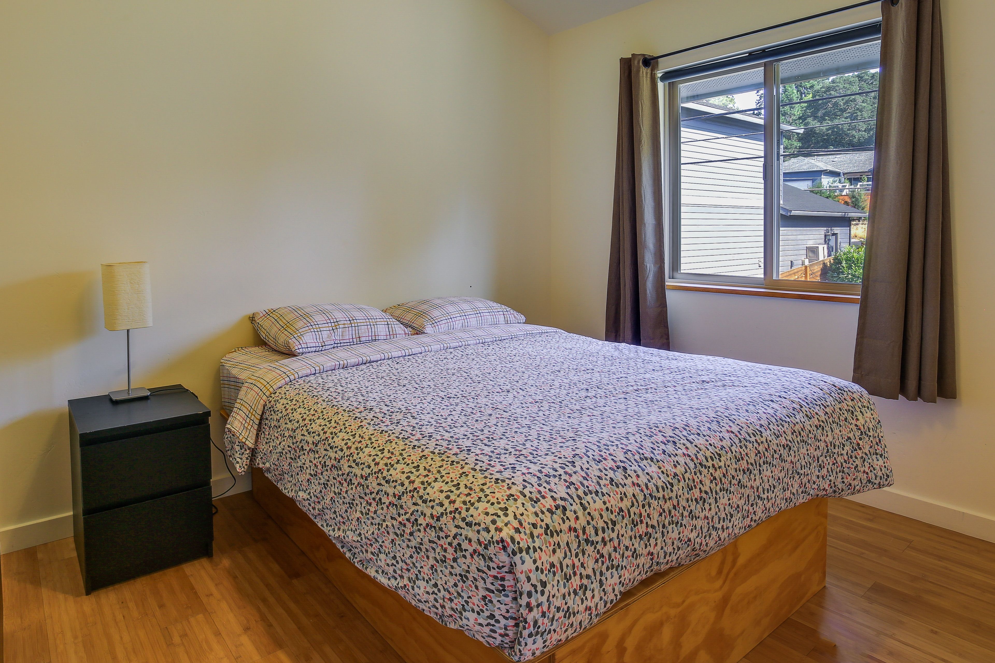 Bedroom 1 | Queen Bed