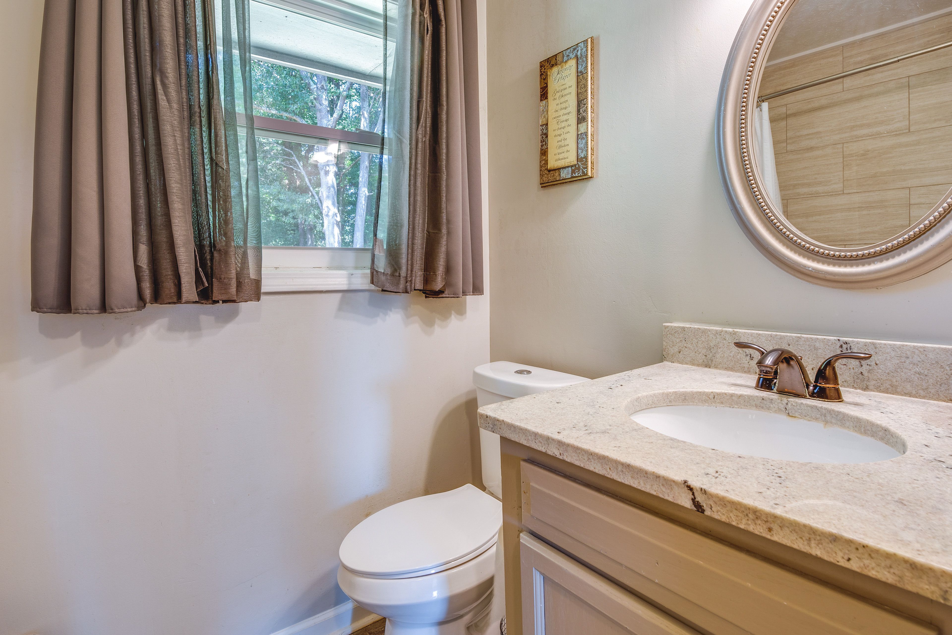 Full Bathroom | Complimentary Toiletries | In-Unit Laundry