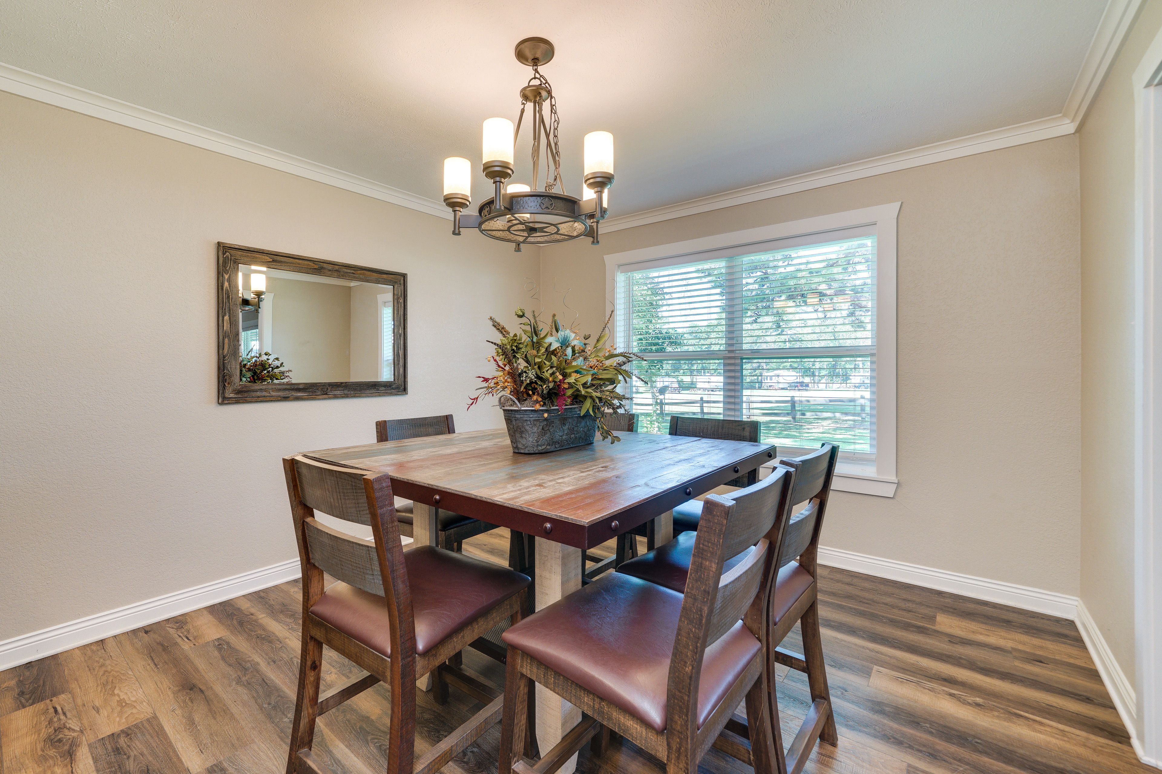 Dining Area | Dishware/Flatware Provided