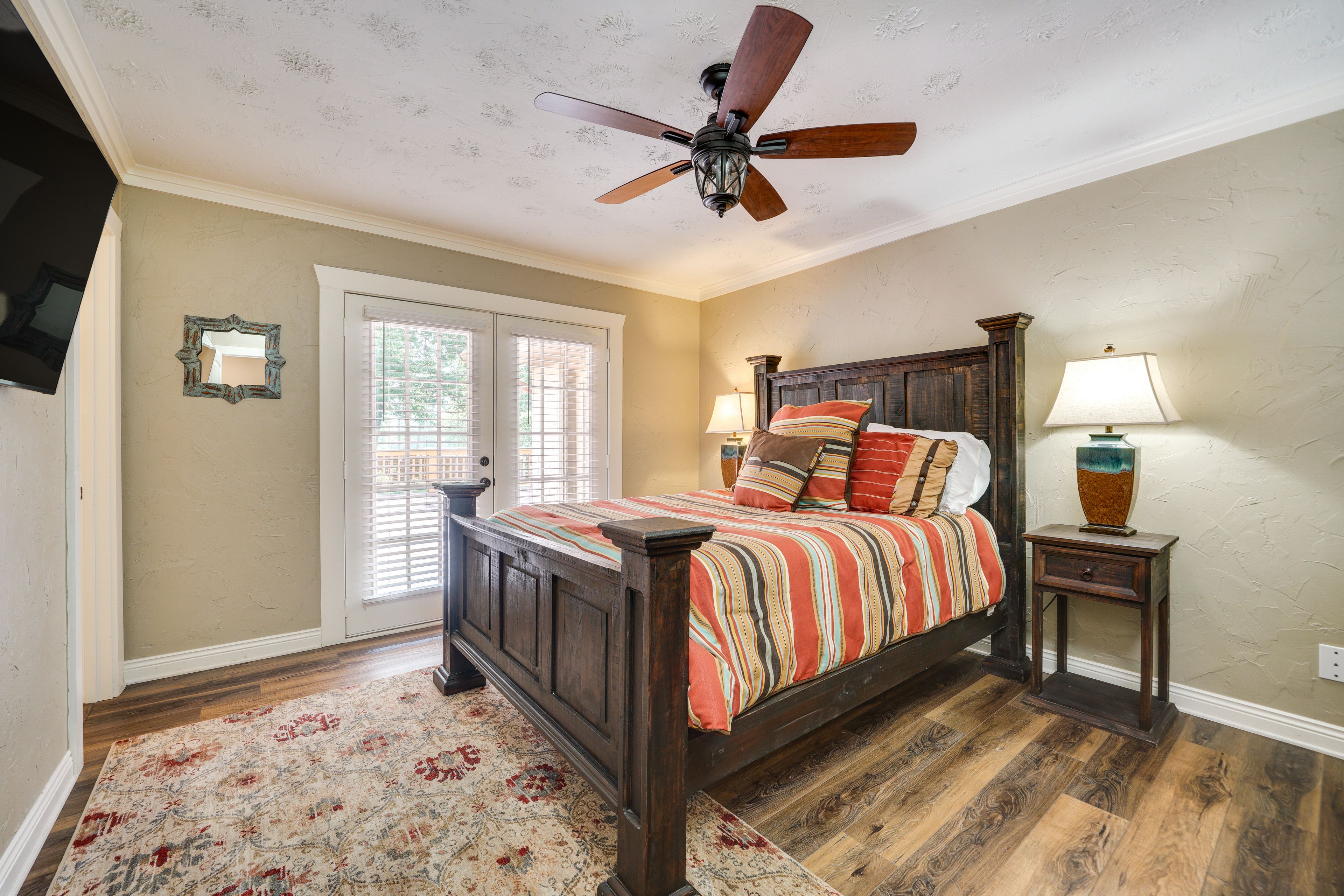 Bedroom 2 | Queen Bed | Smart TV
