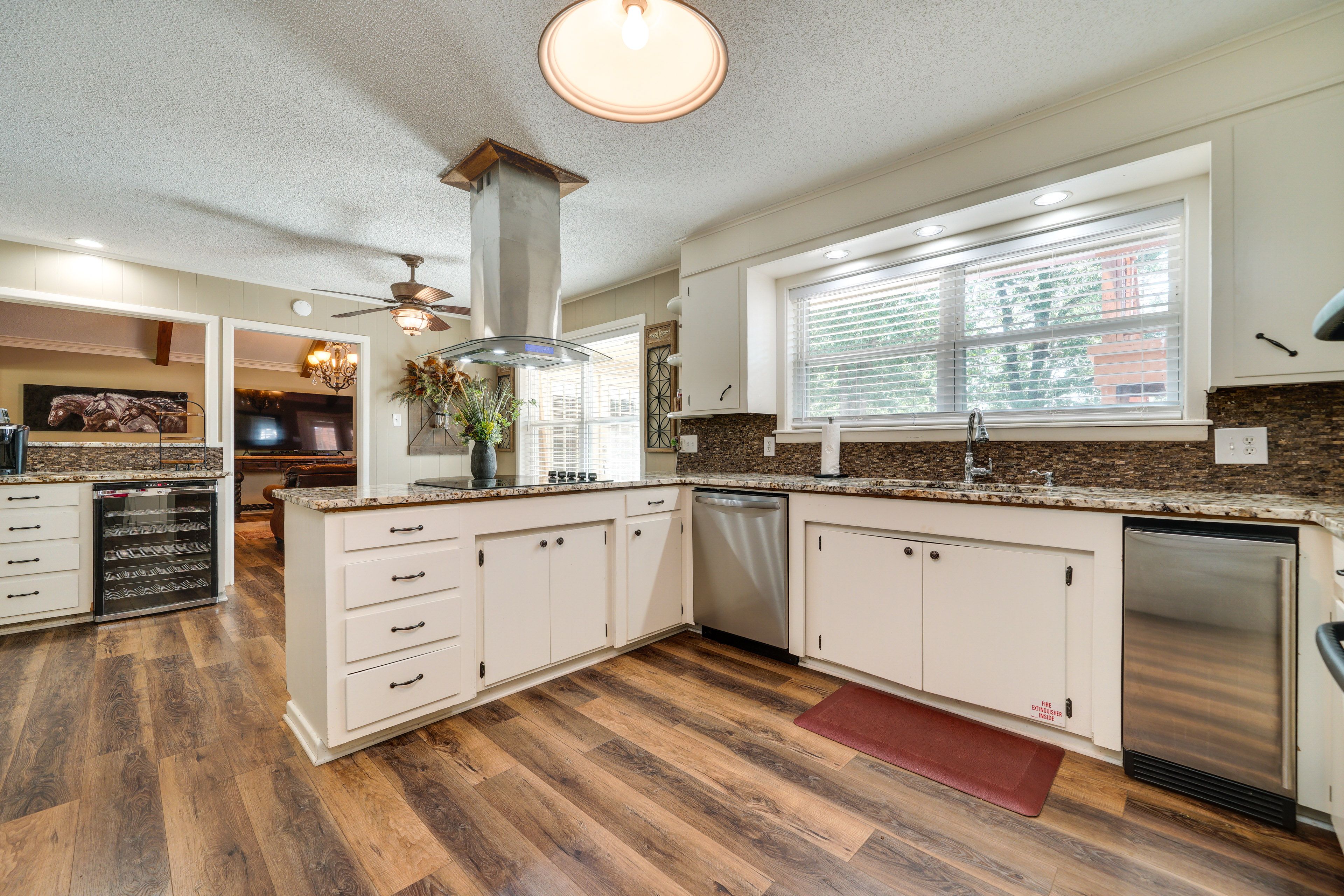 Kitchen | Cooking Basics | Coffee Maker | Paper Towels/Trash Bags Provided