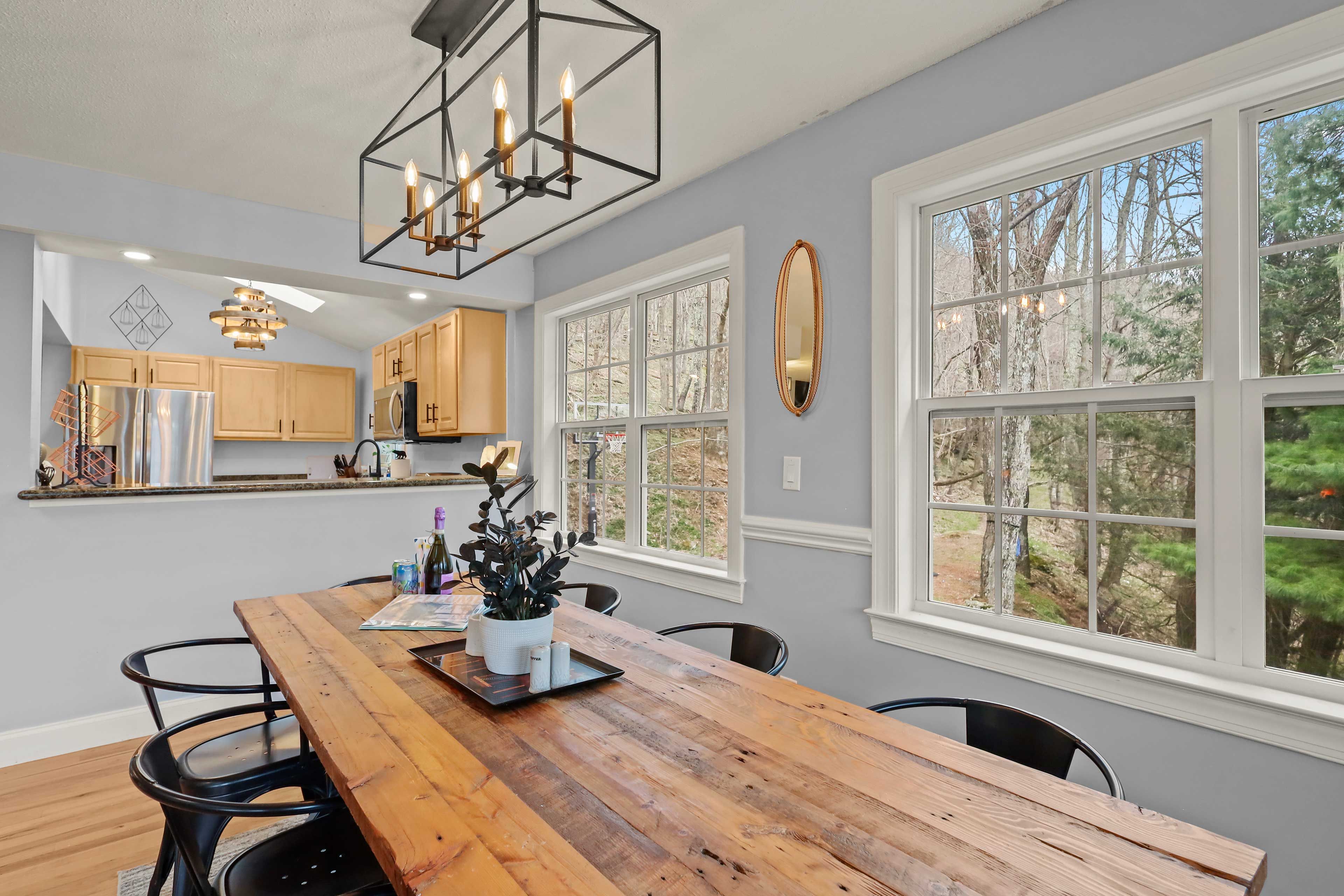 Dining Area | Dishes & Flatware Provided