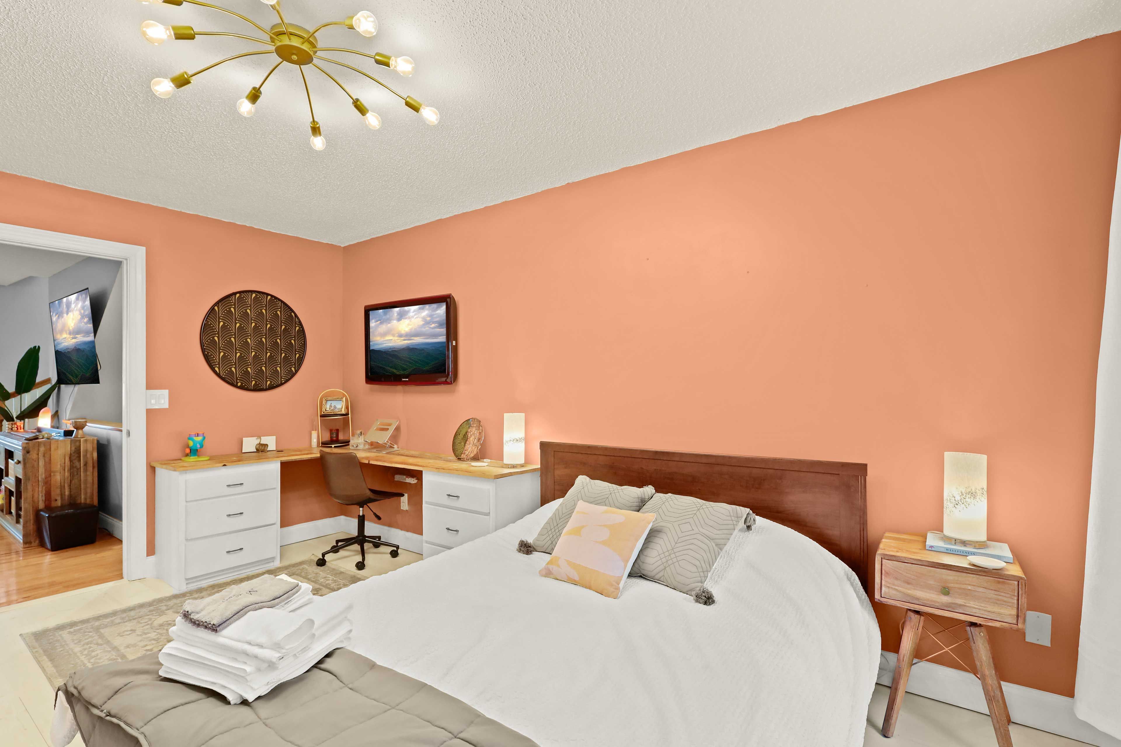 Bedroom 1 | Queen Bed | Smart TV | En-Suite Bathroom | Desk | 2nd Floor
