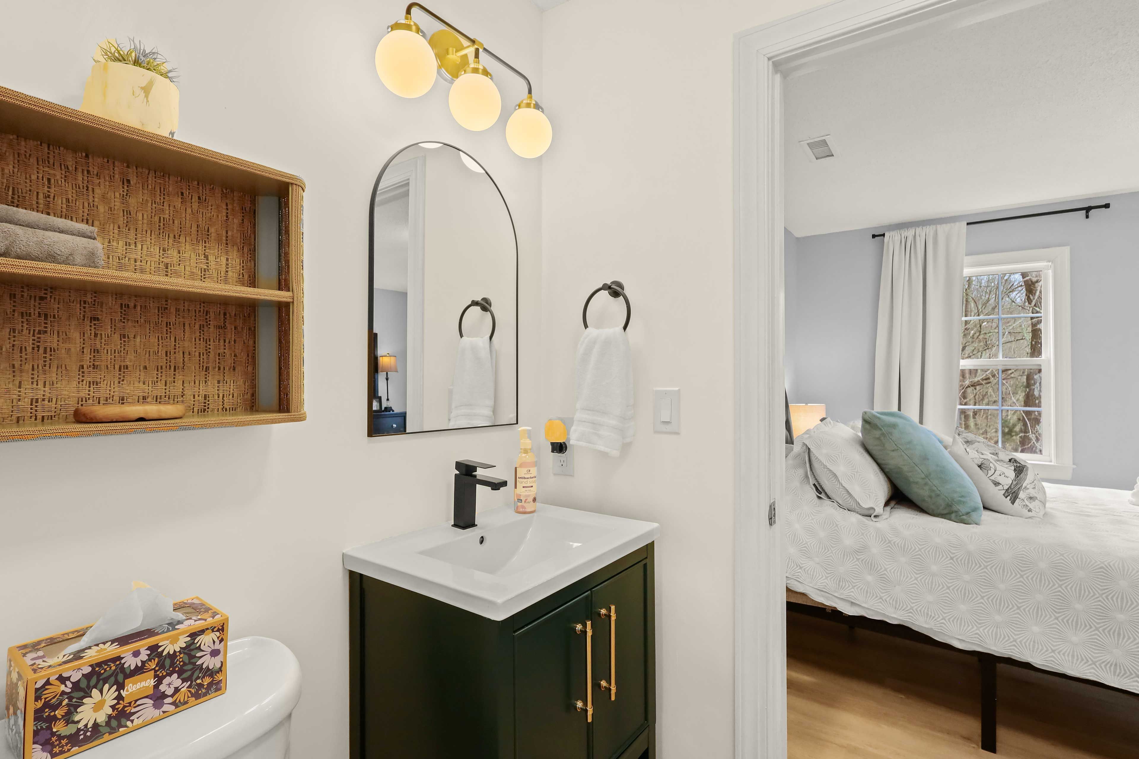 Jack-and-Jill Bathroom | 3rd Floor