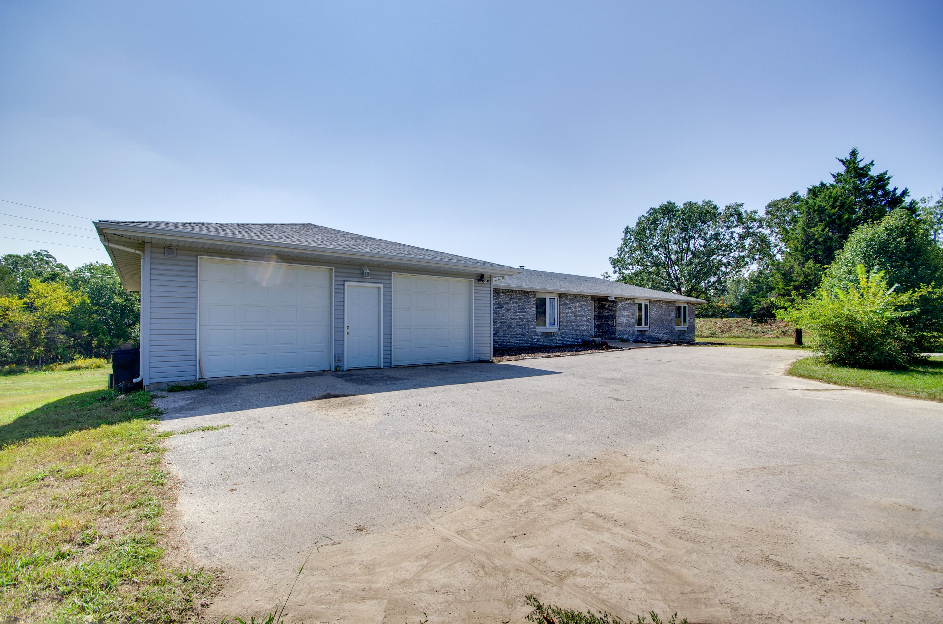 Parking | Driveway (7 Vehicles) | RV Parking