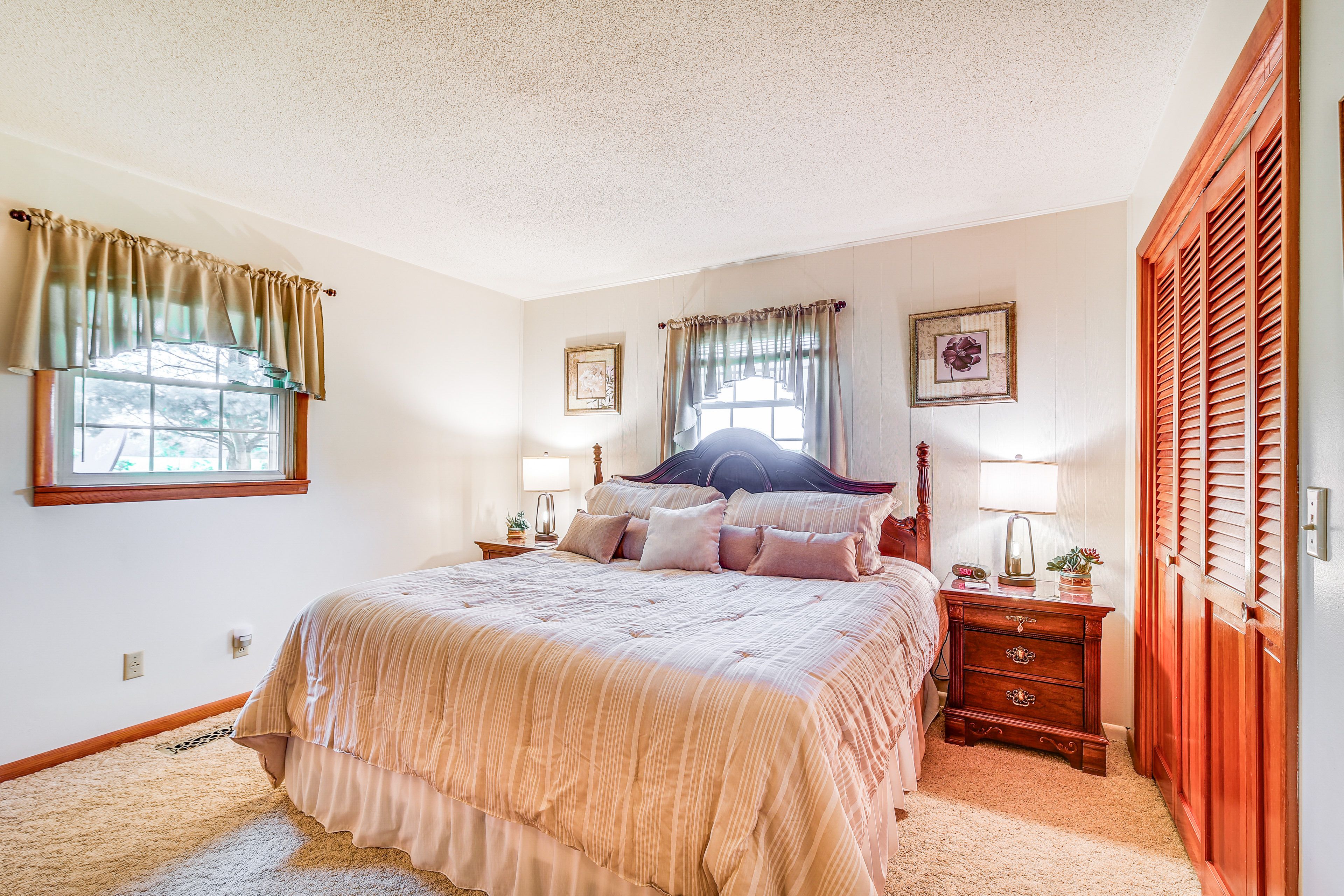 Bedroom 1 | California King Bed | Smart TV | Linens Provided