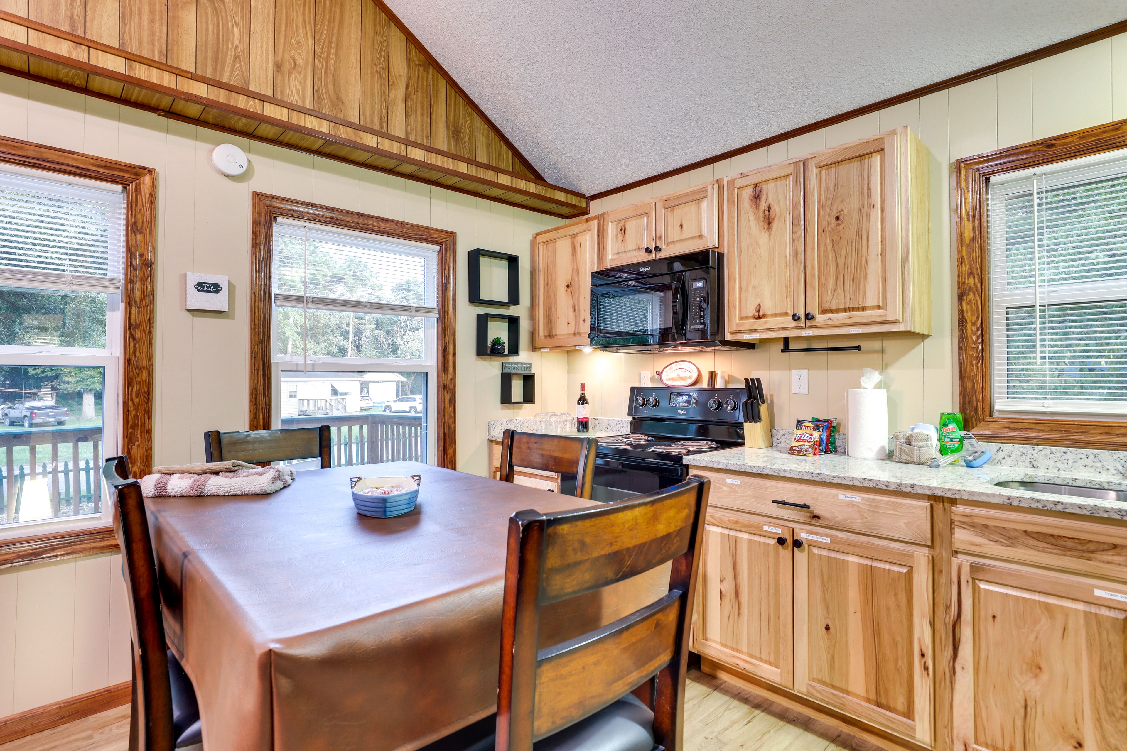 Dining Area | Dishware & Flatware Provided