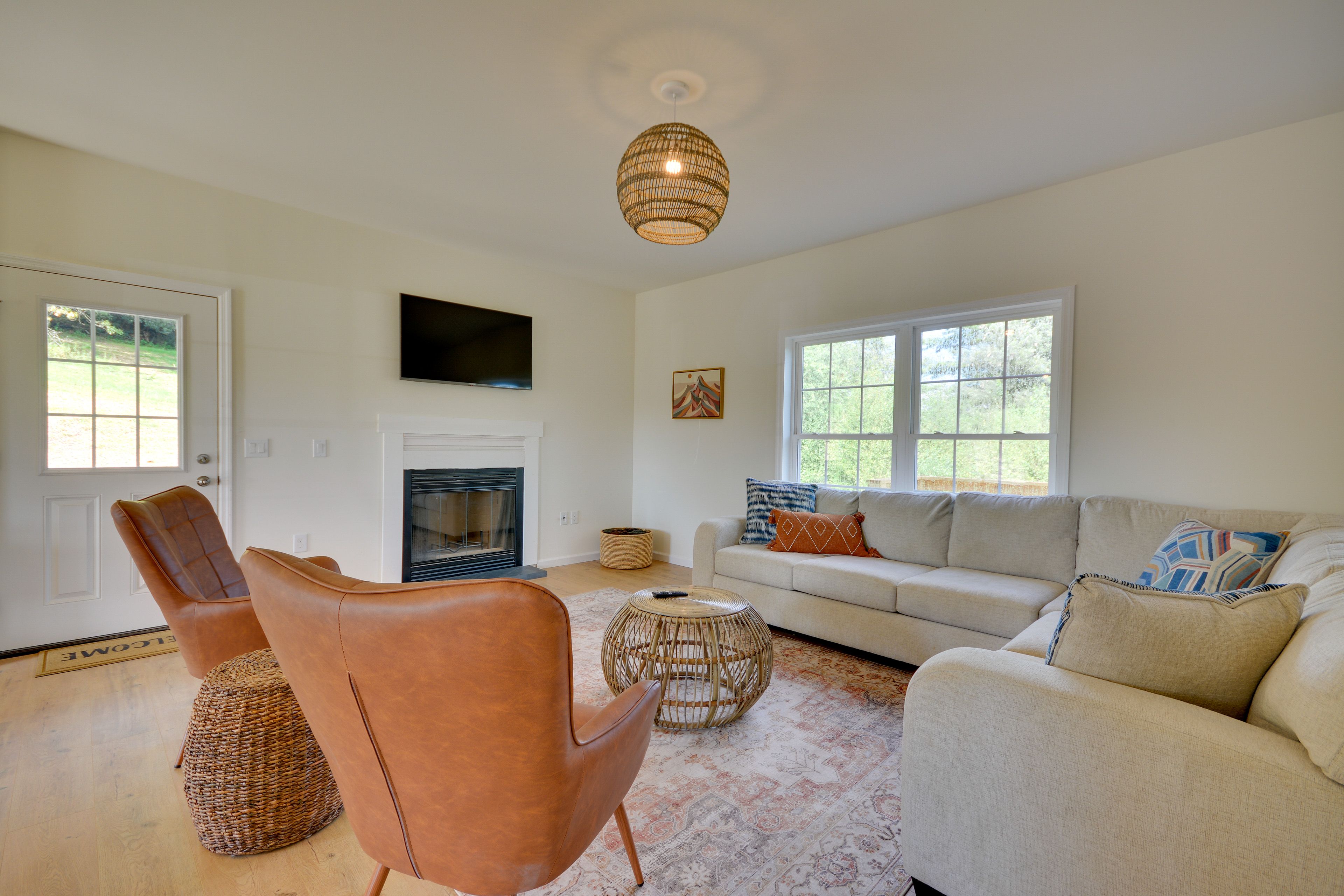 Living Room | Free WiFi | Smart TVs