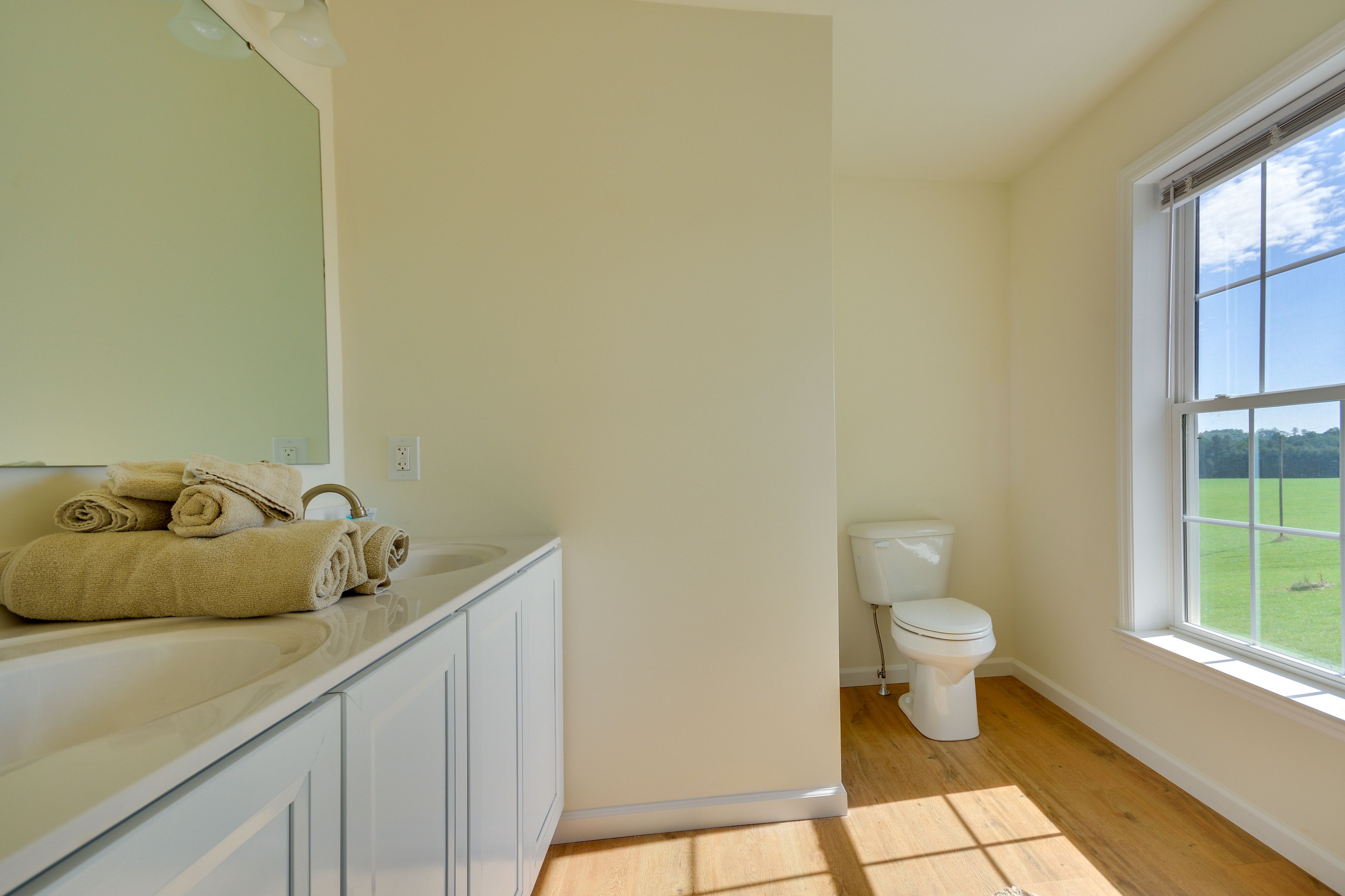 Full Bathroom | Complimentary Toiletries