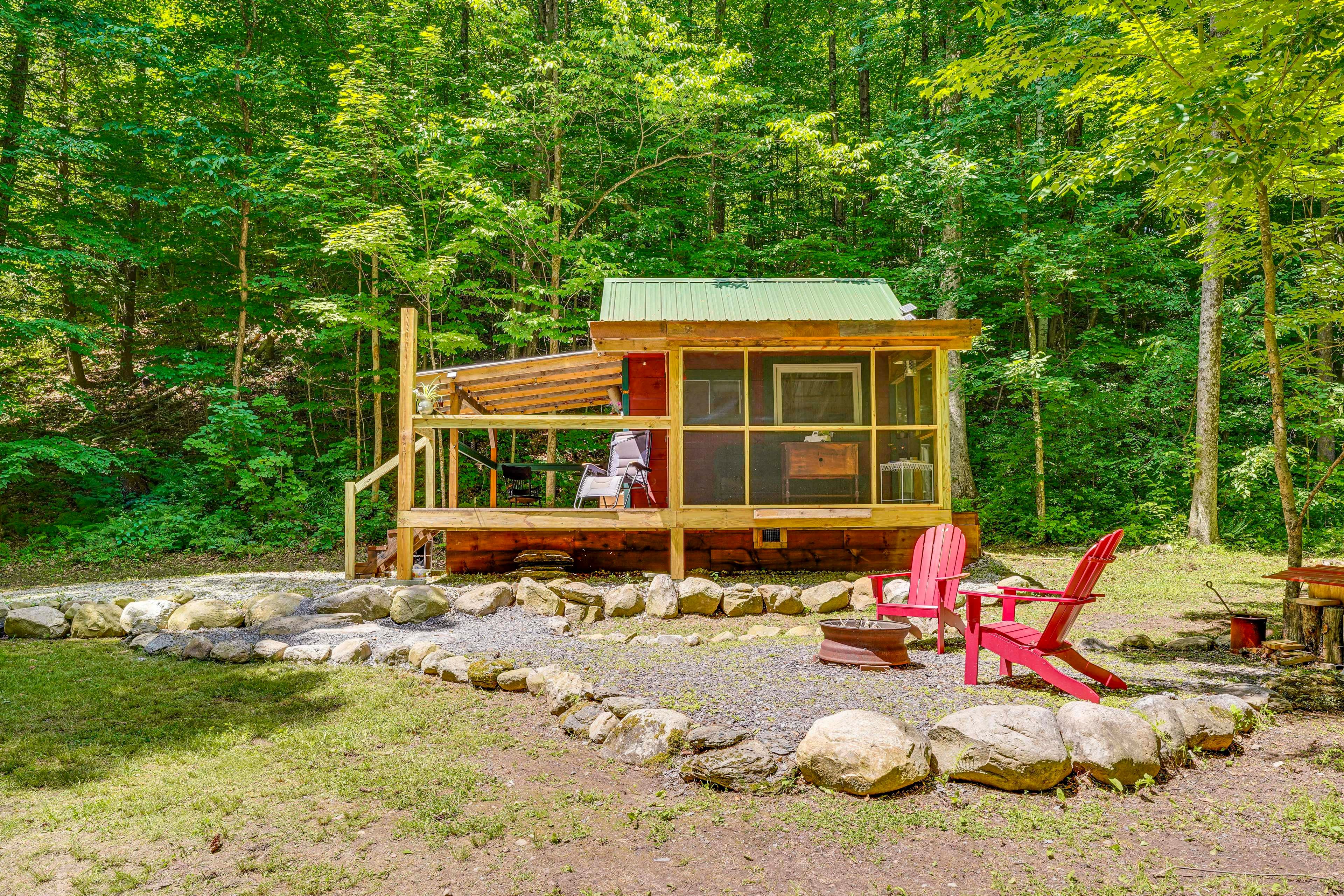 Brandon Vacation Rental | Studio | 1BA | 400 Sq Ft | Stairs Required to Enter