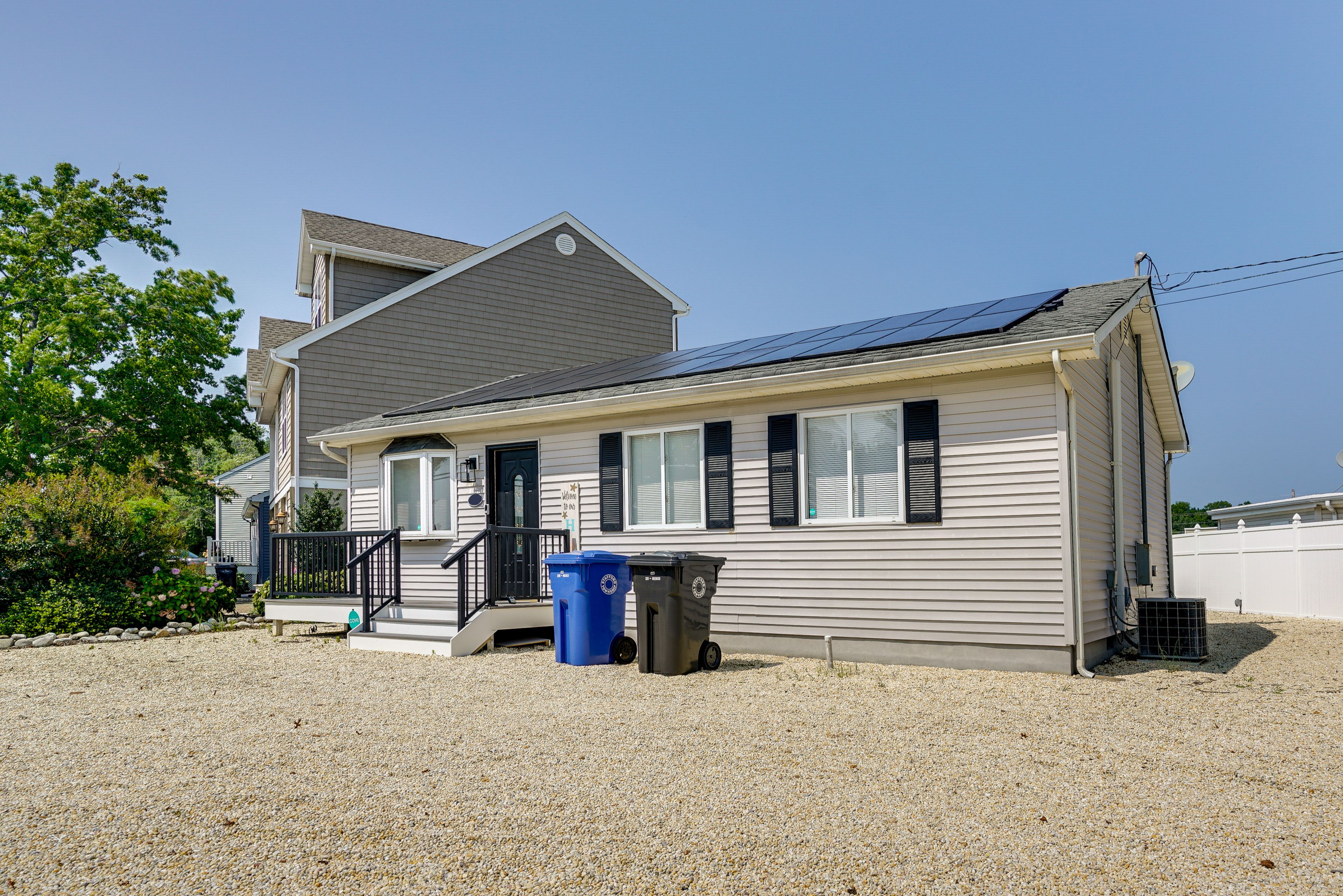 Exterior | Driveway Parking (3 Vehicles) | Street Parking