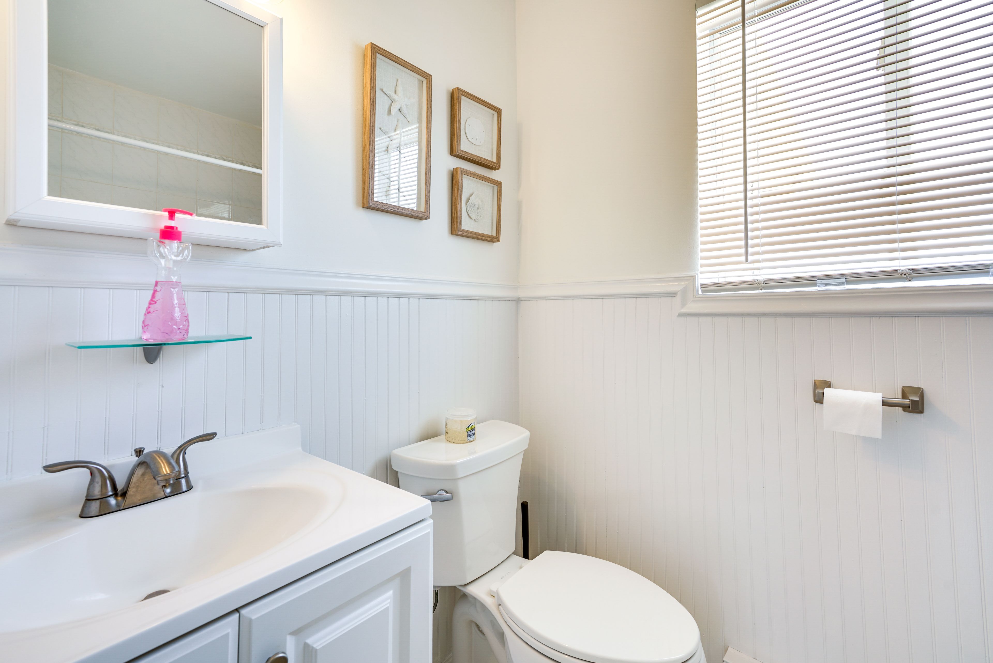 Full Bathroom | Washer & Dryer | Towels Not Provided