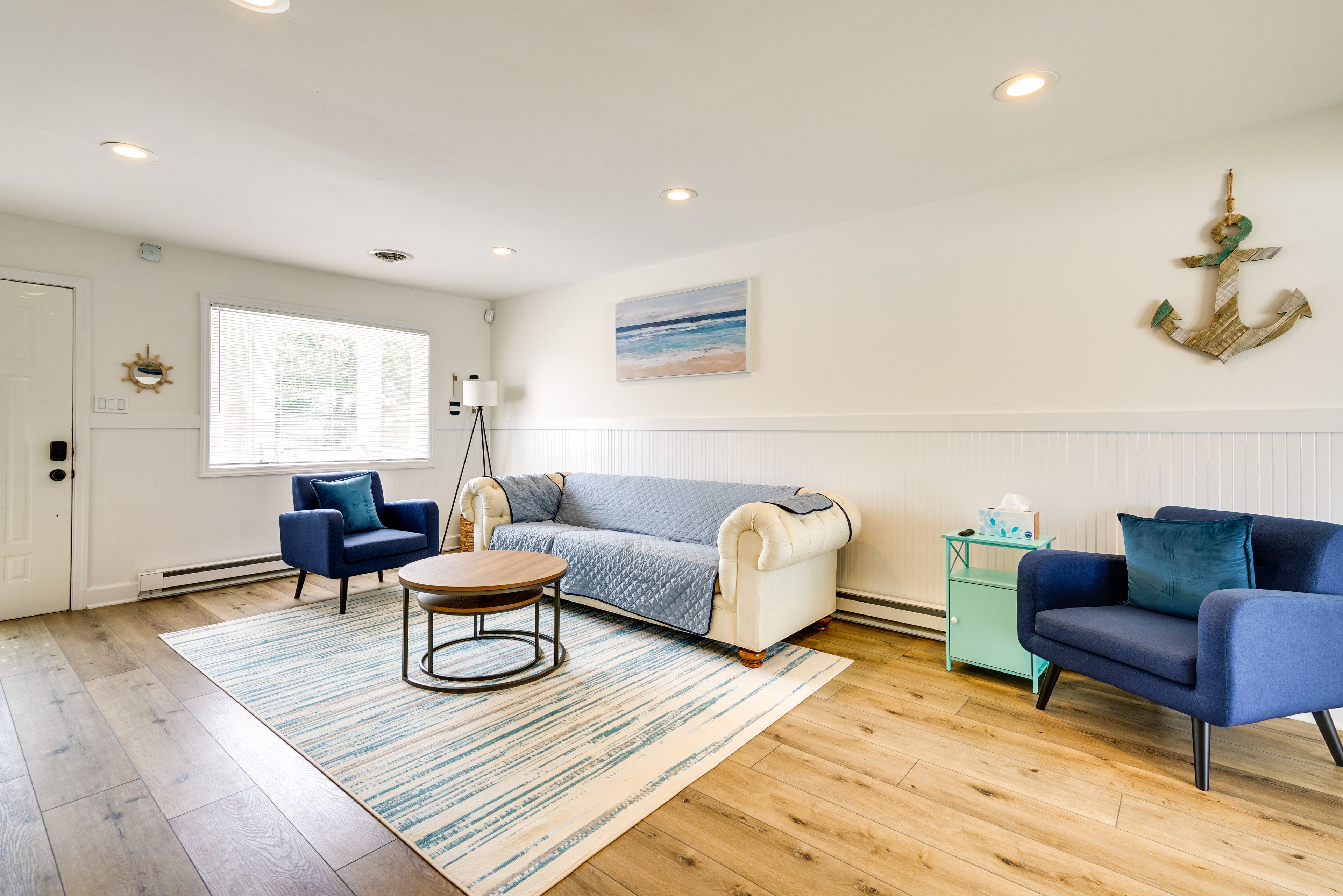 Living Room | Smart TV | Central A/C | Free WiFi